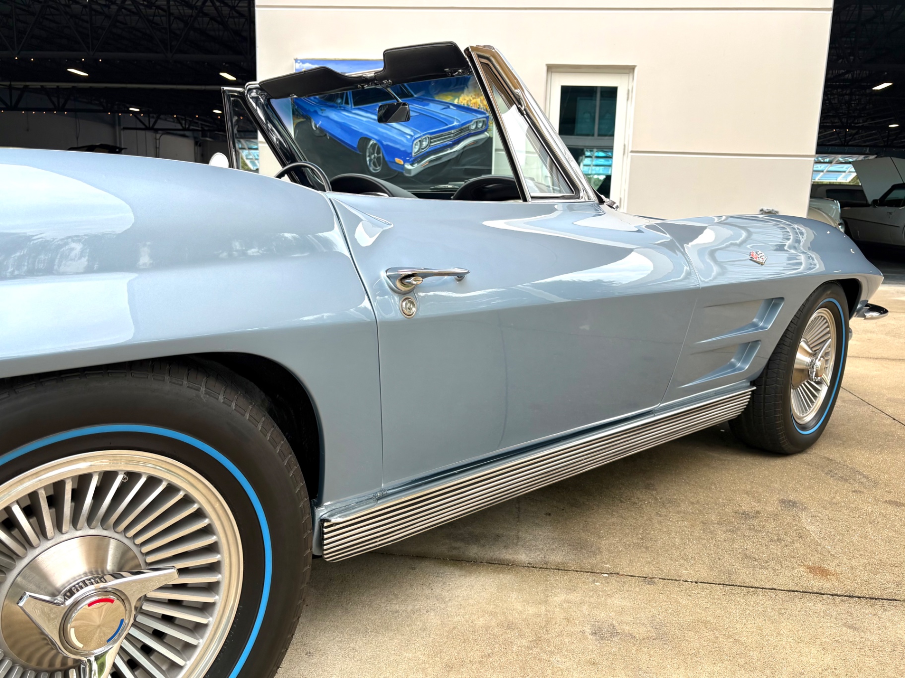 Vehicle photo 18
