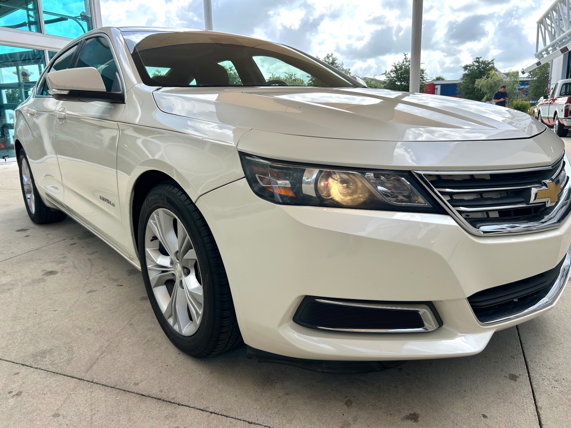 Vehicle photo 17