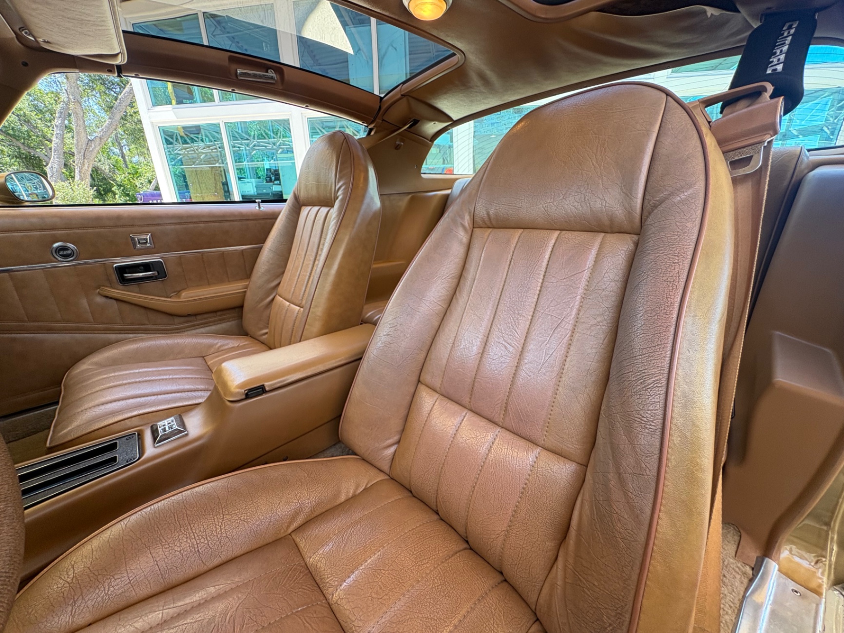 Vehicle photo 19