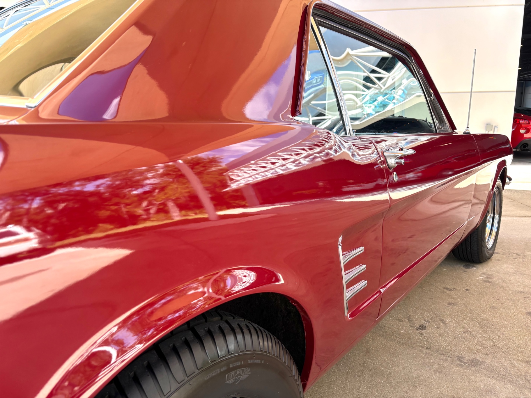 Vehicle photo 16