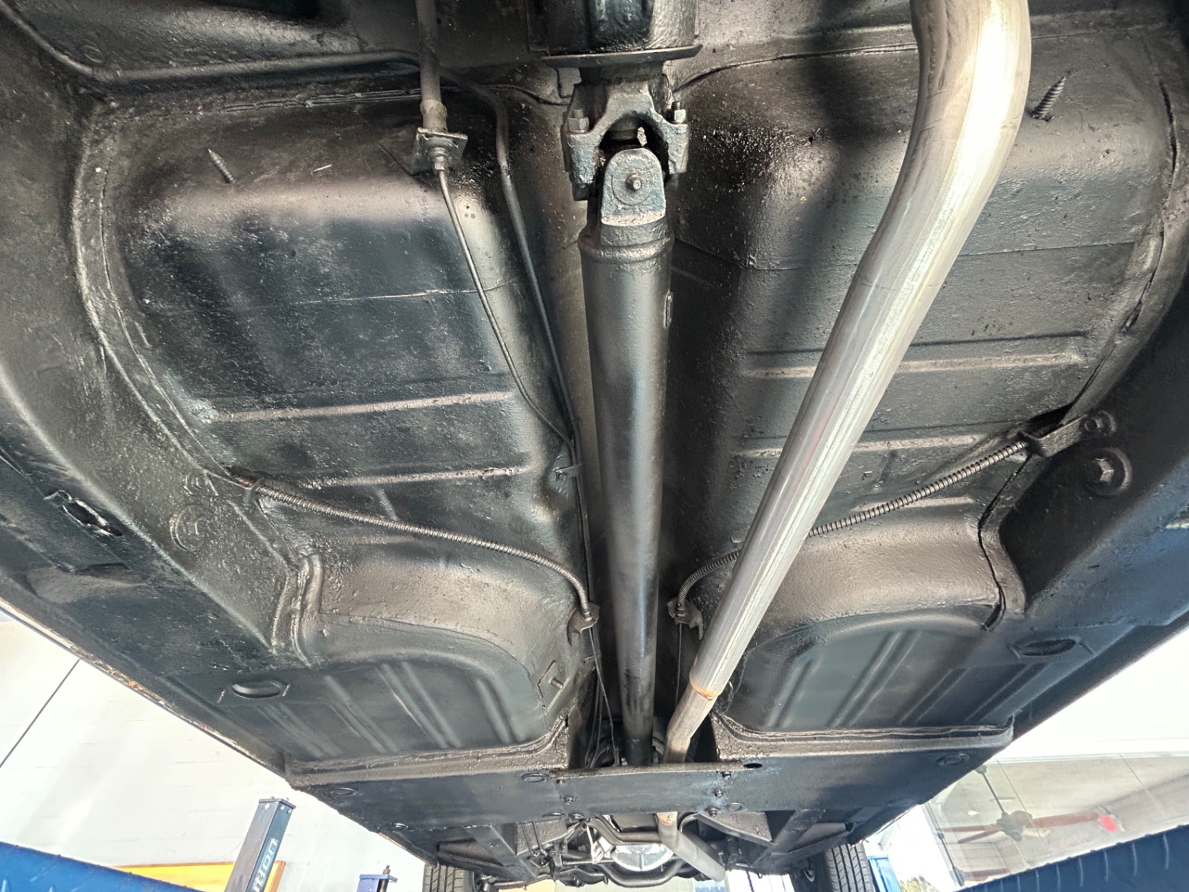 Vehicle photo 33