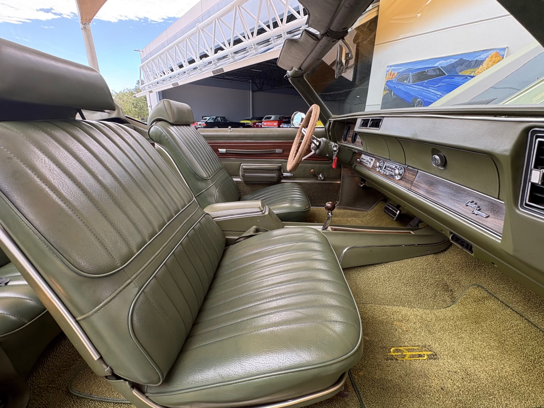 Vehicle photo 46