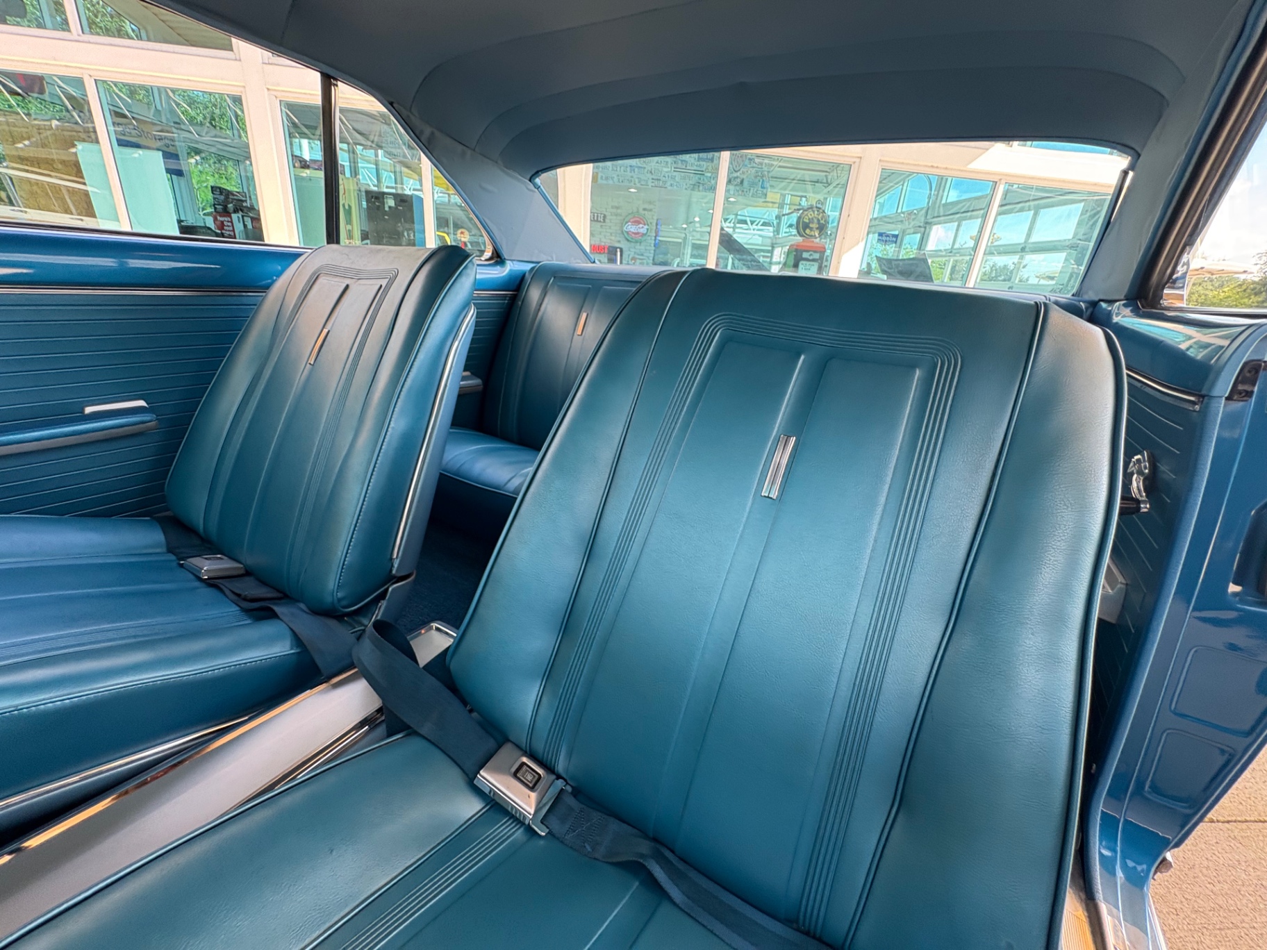 Vehicle photo 33