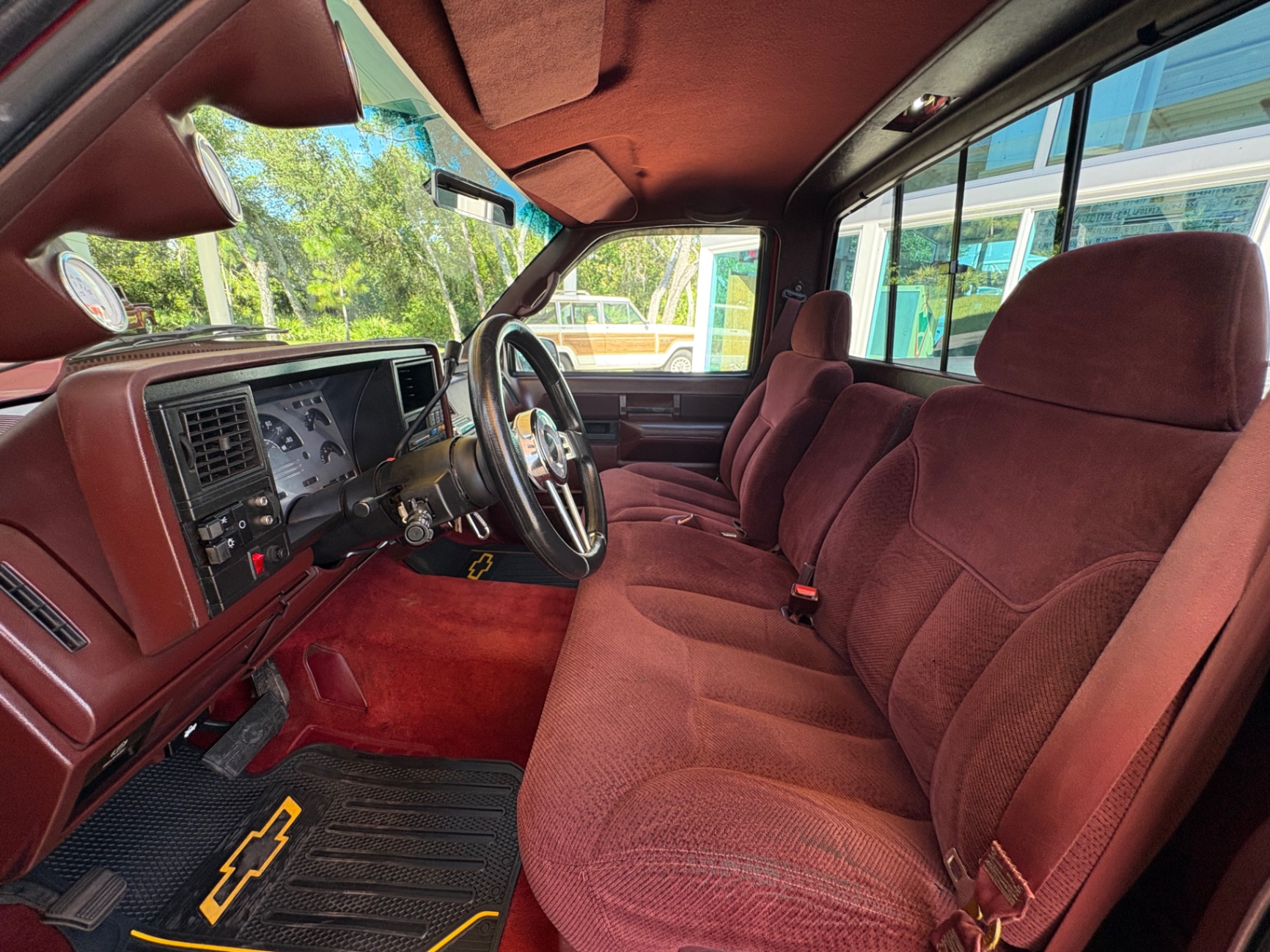 Vehicle photo 29