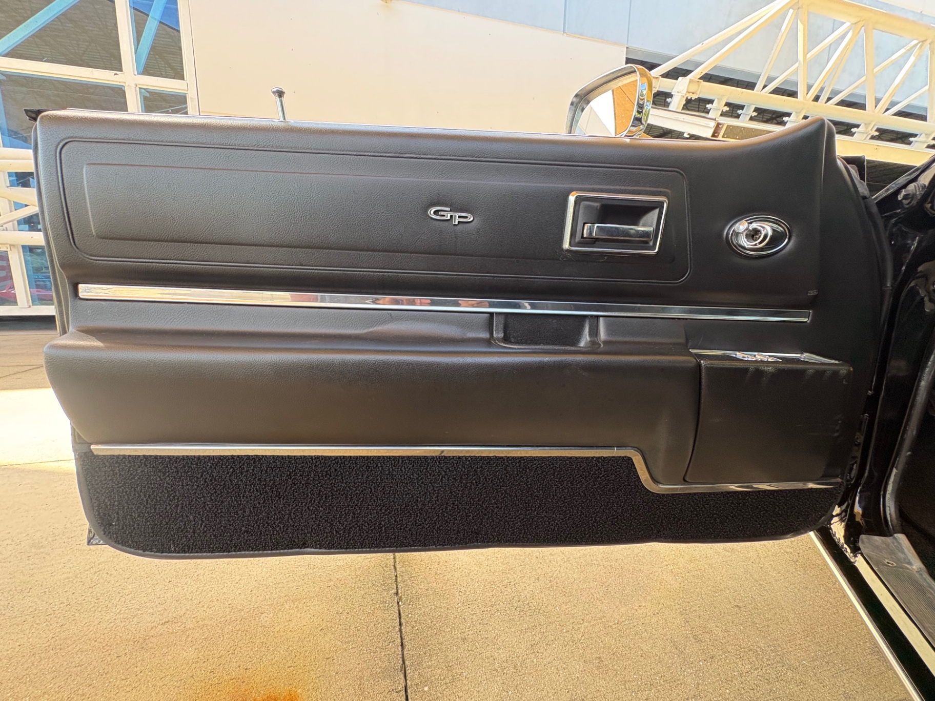 Vehicle photo 34