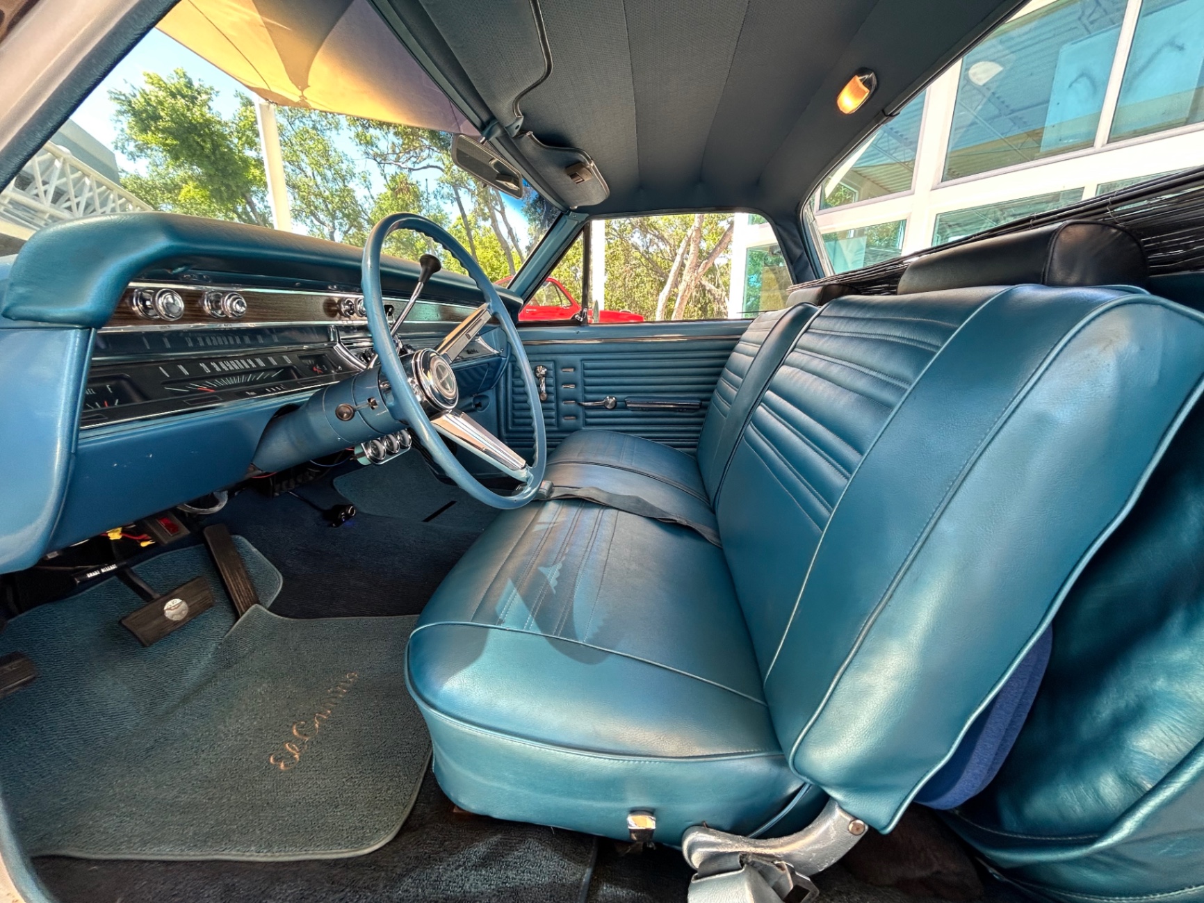 Vehicle photo 31