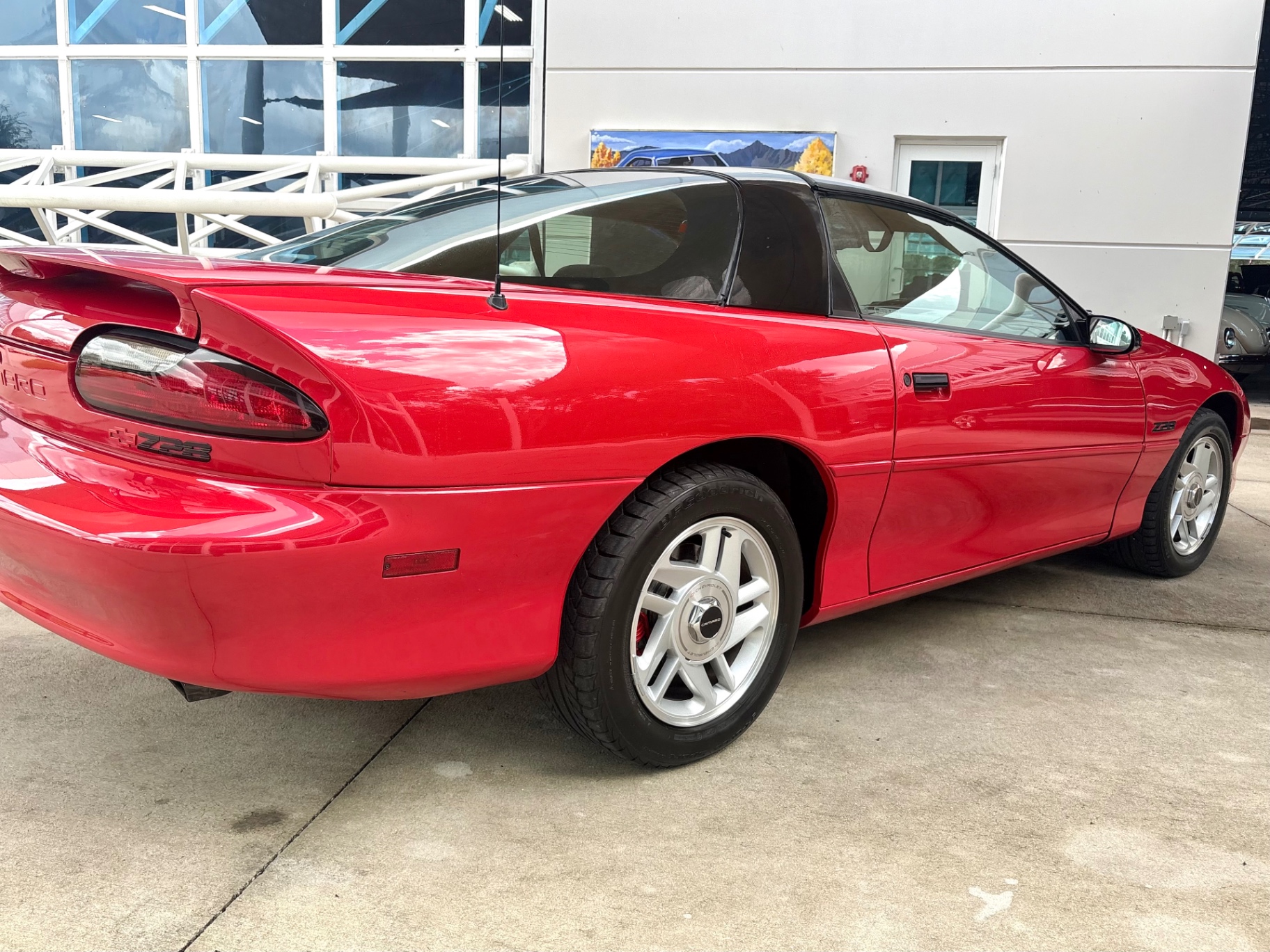 Vehicle photo 16