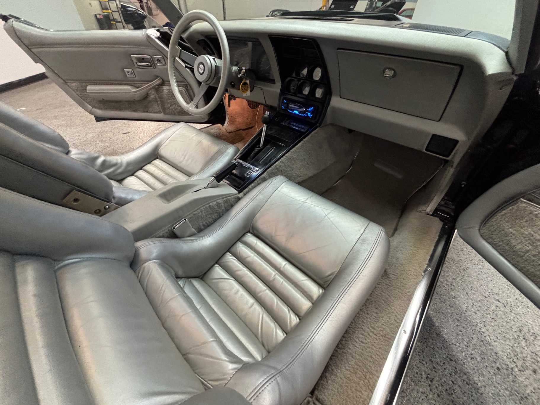 Vehicle photo 30