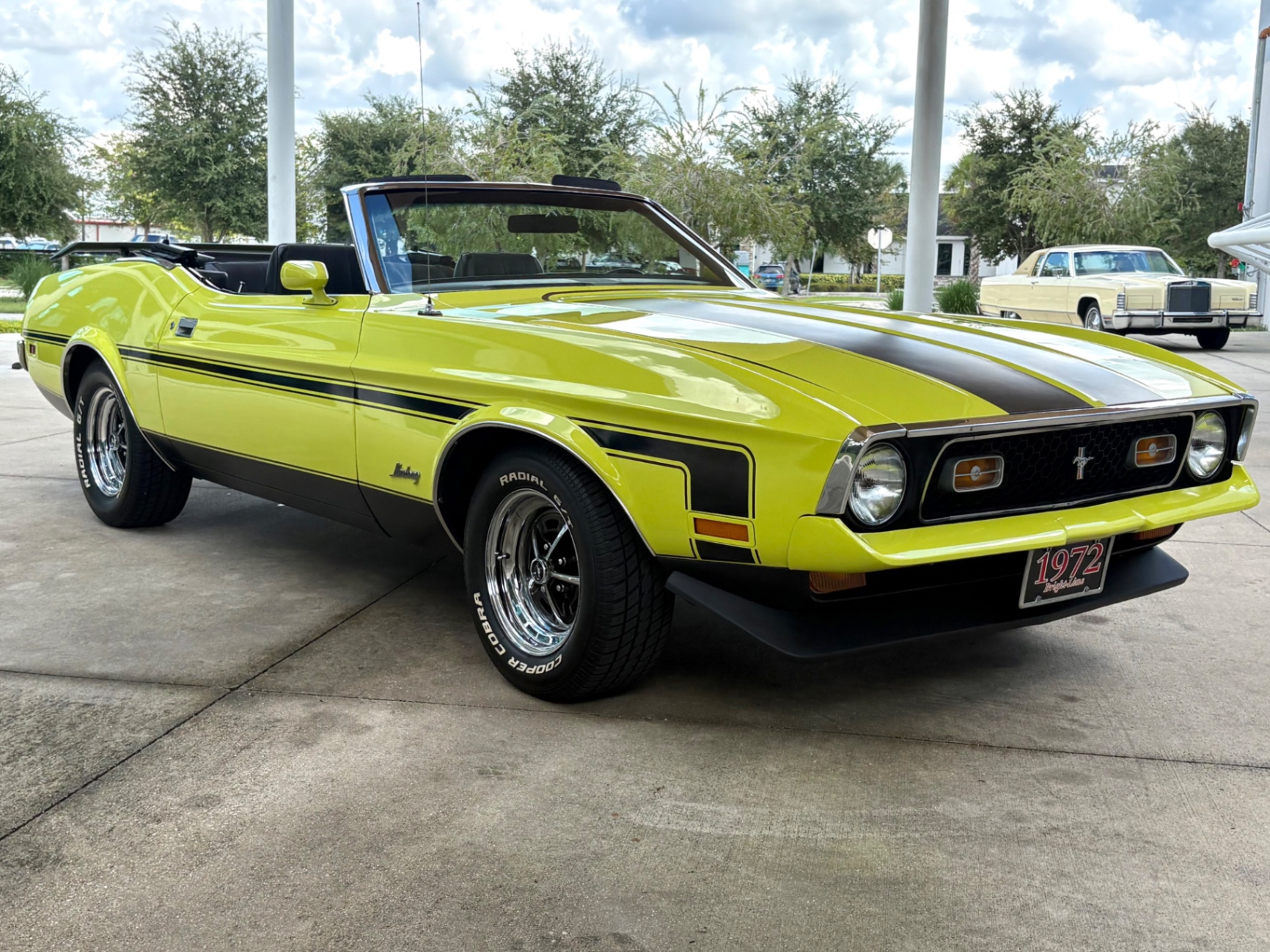 Vehicle photo 4