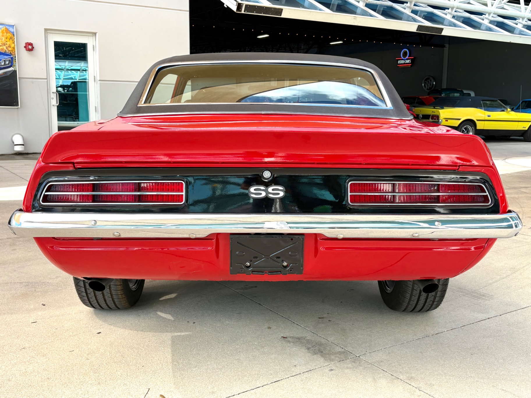 Vehicle photo 7