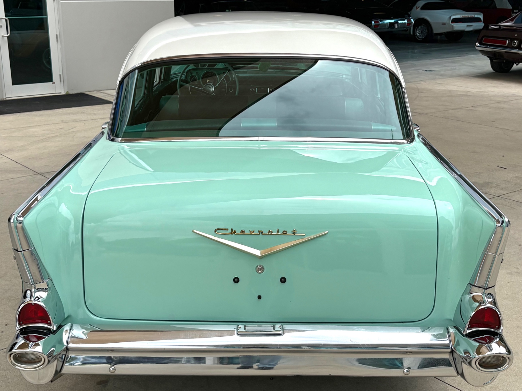Vehicle photo 8