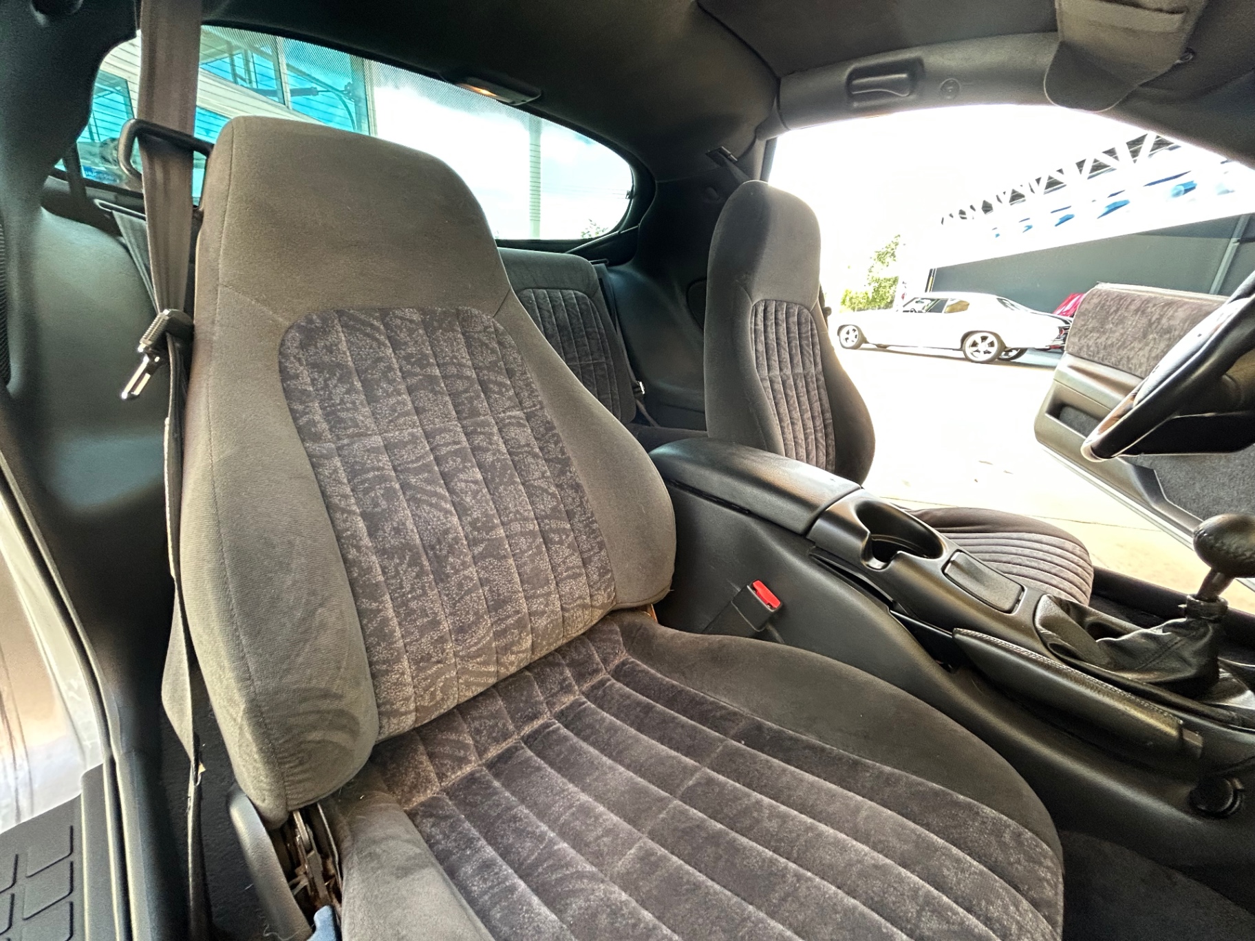 Vehicle photo 26