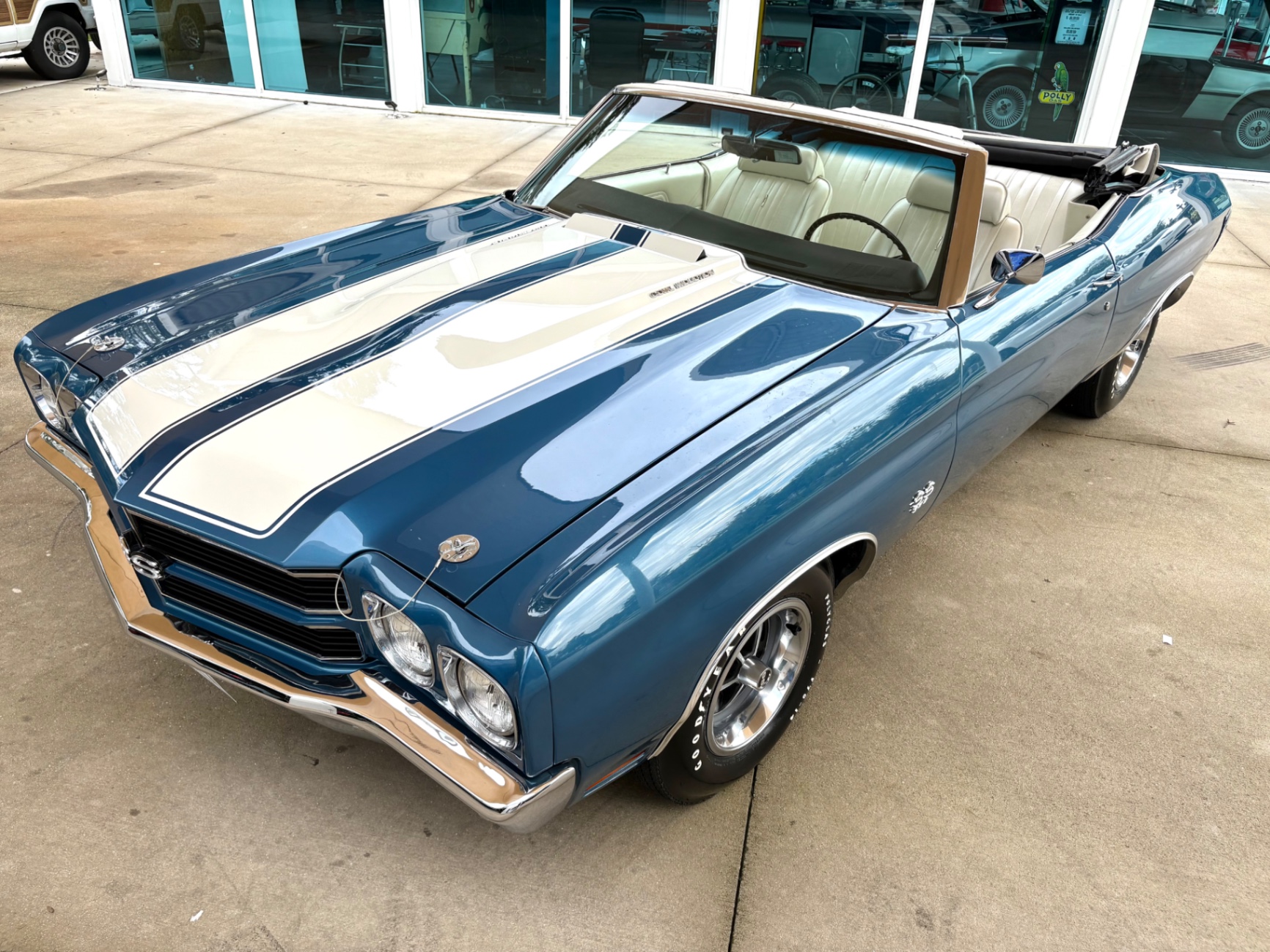 Vehicle photo 18