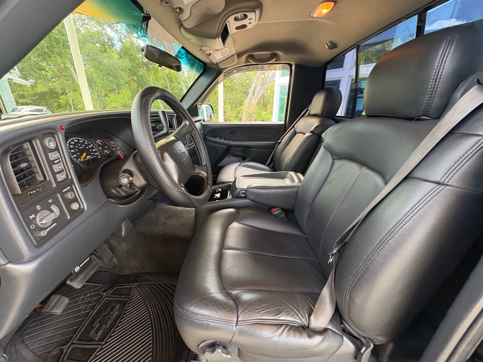 Vehicle photo 32