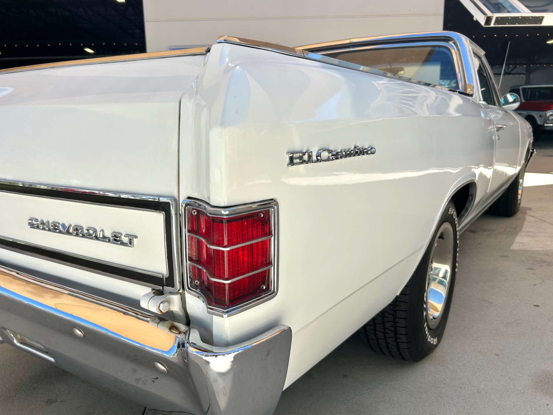 Vehicle photo 15