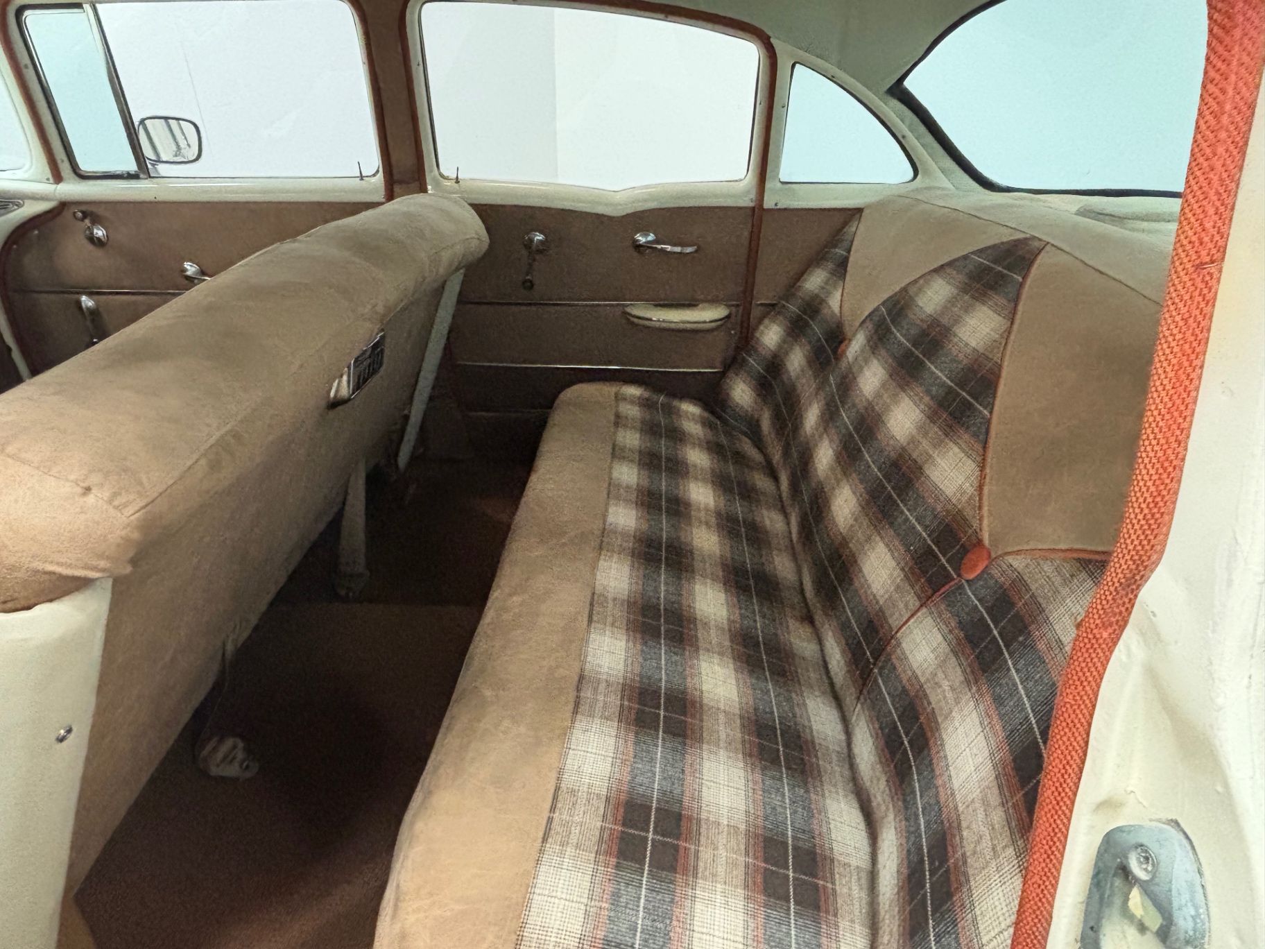 Vehicle photo 27