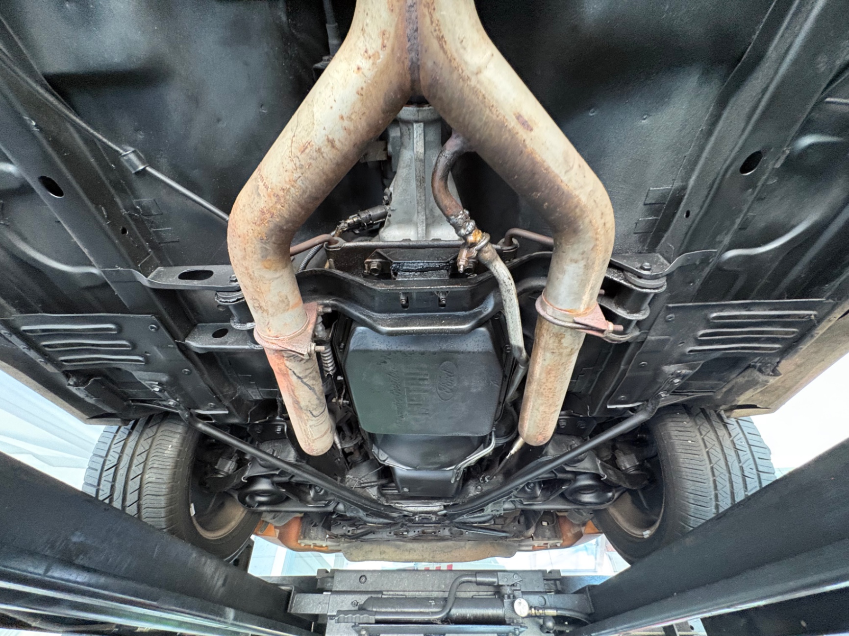 Vehicle photo 54