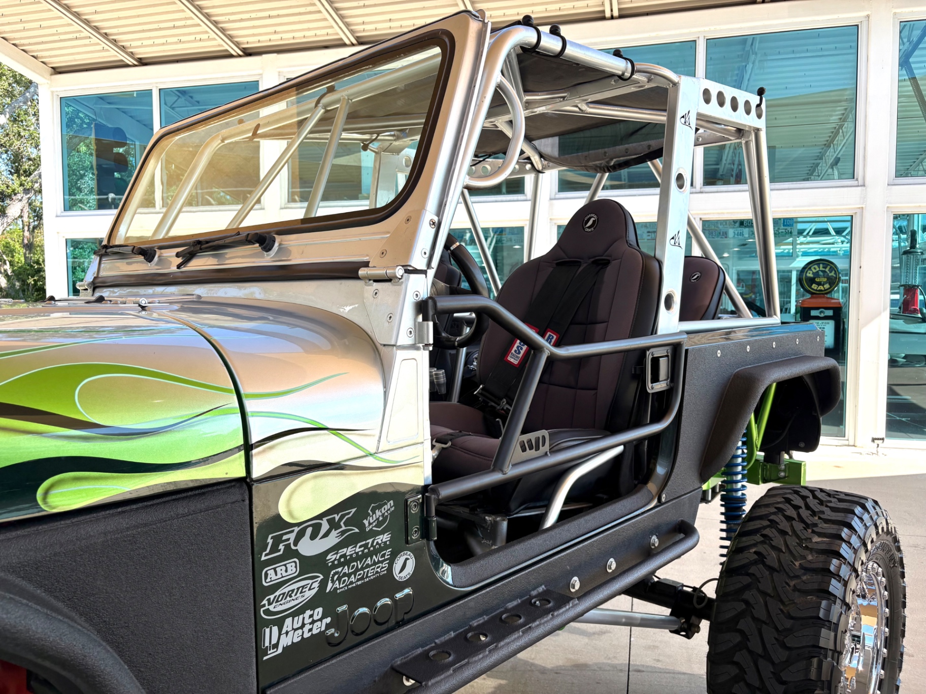 Vehicle photo 12