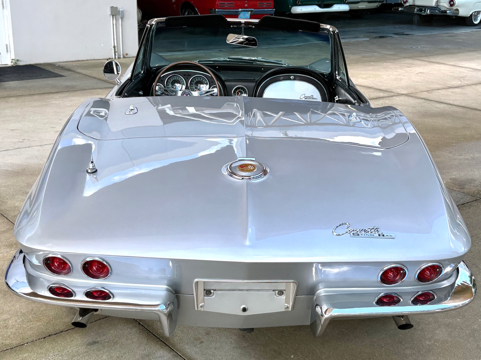 Vehicle photo 8