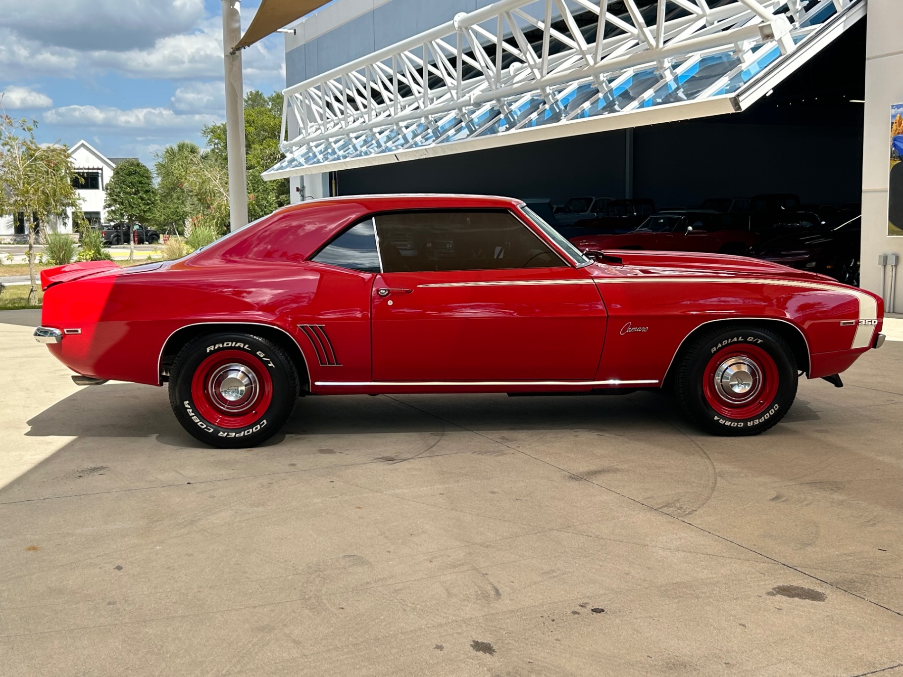 Vehicle photo 4
