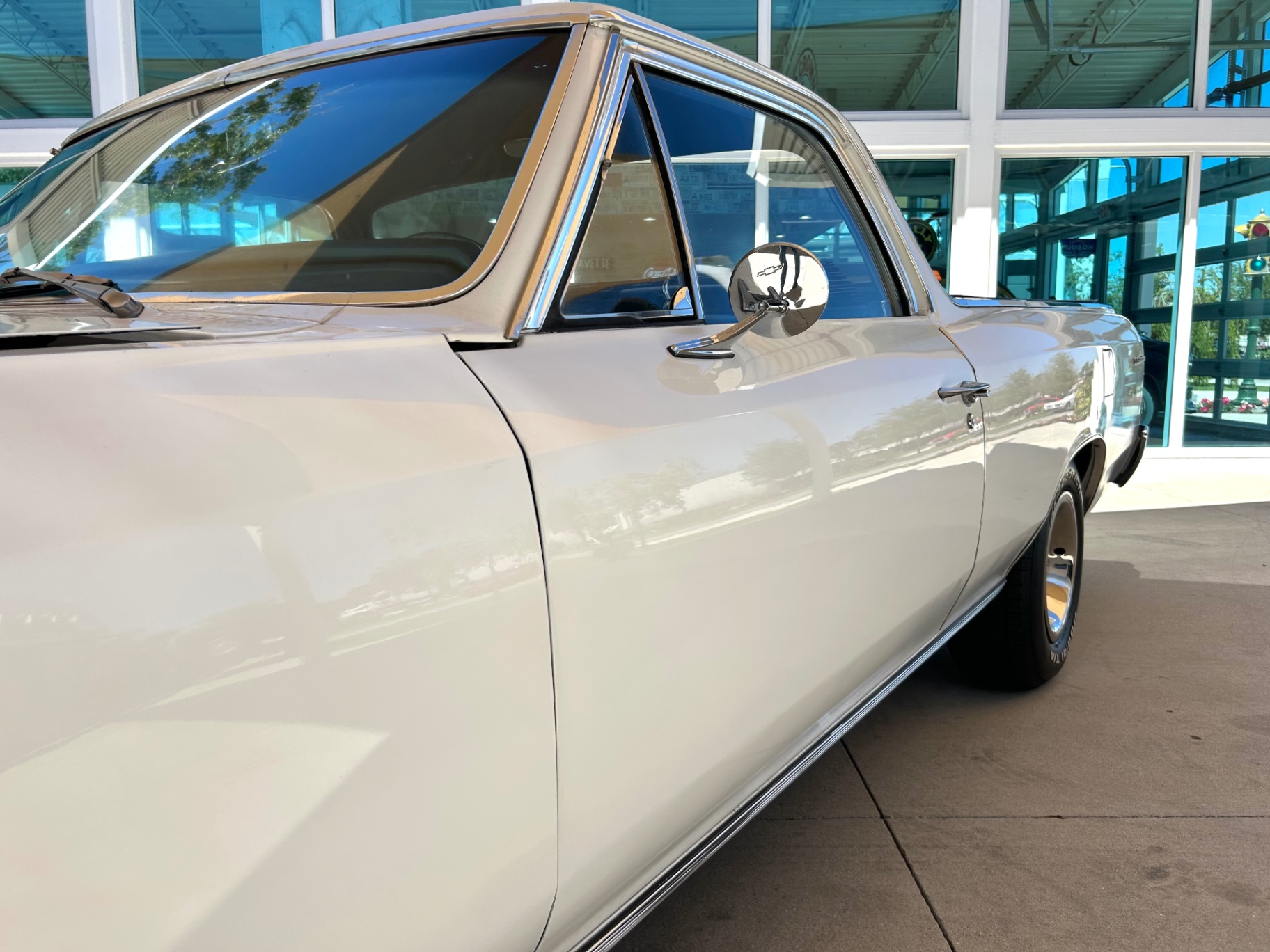 Vehicle photo 12