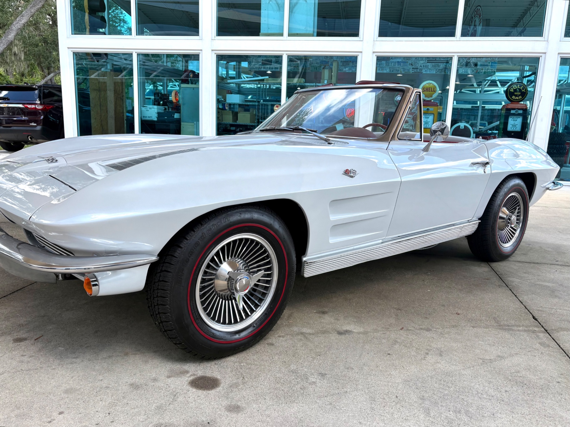 Vehicle photo 12