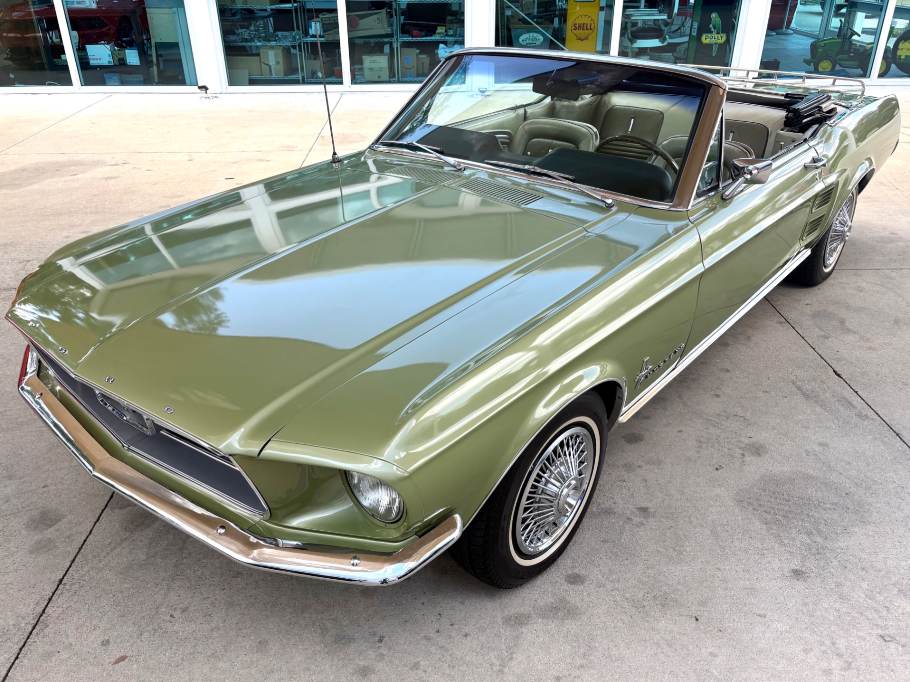 Vehicle photo 20