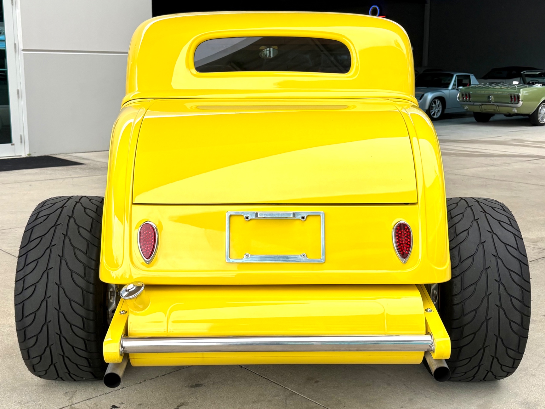 Vehicle photo 23