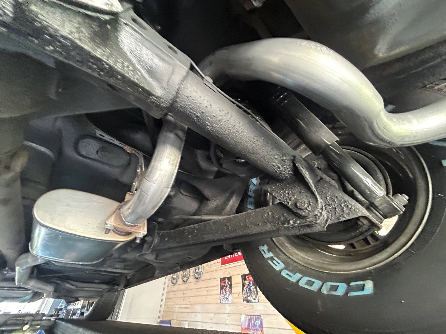 Vehicle photo 29