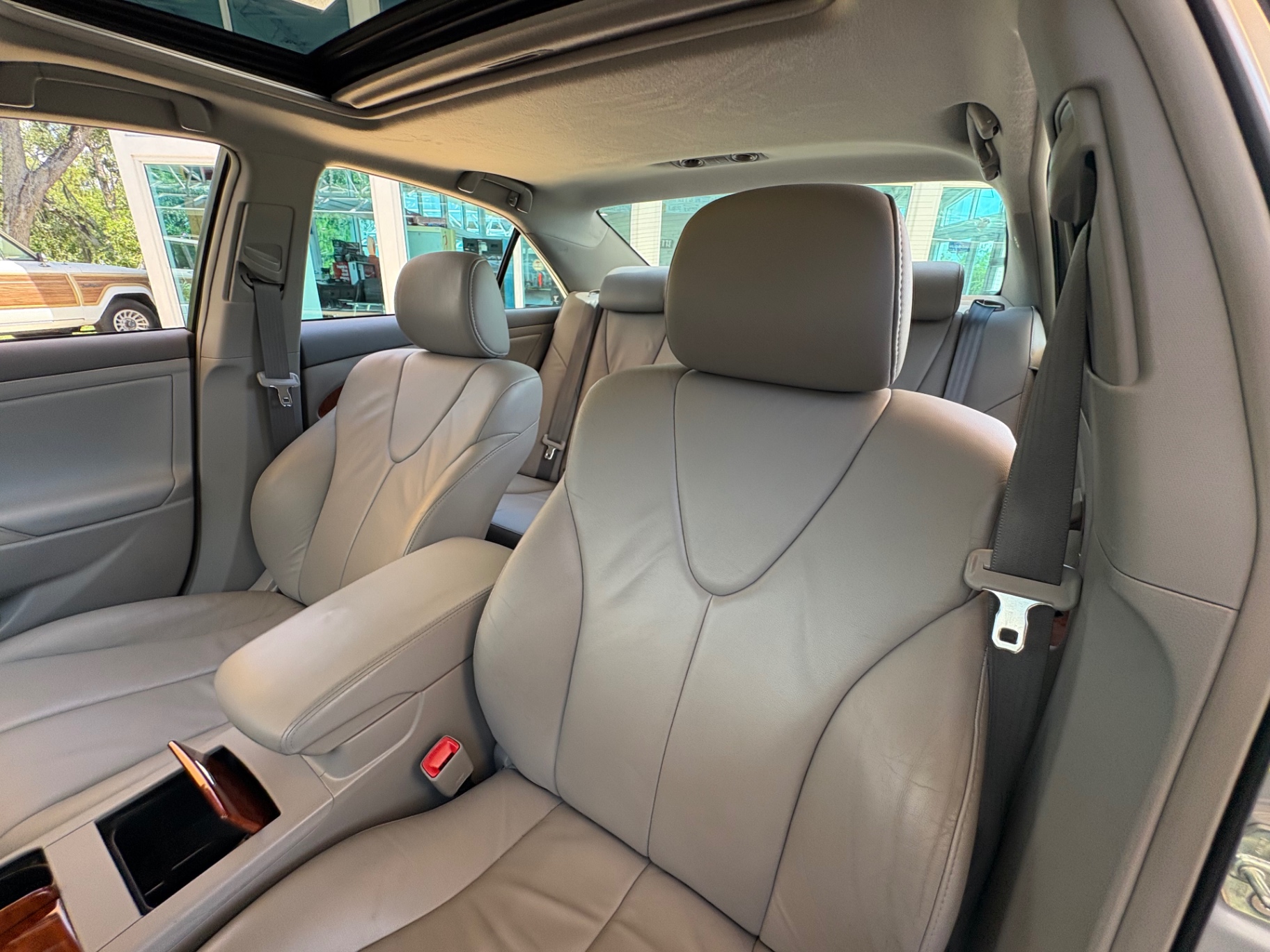 Vehicle photo 31
