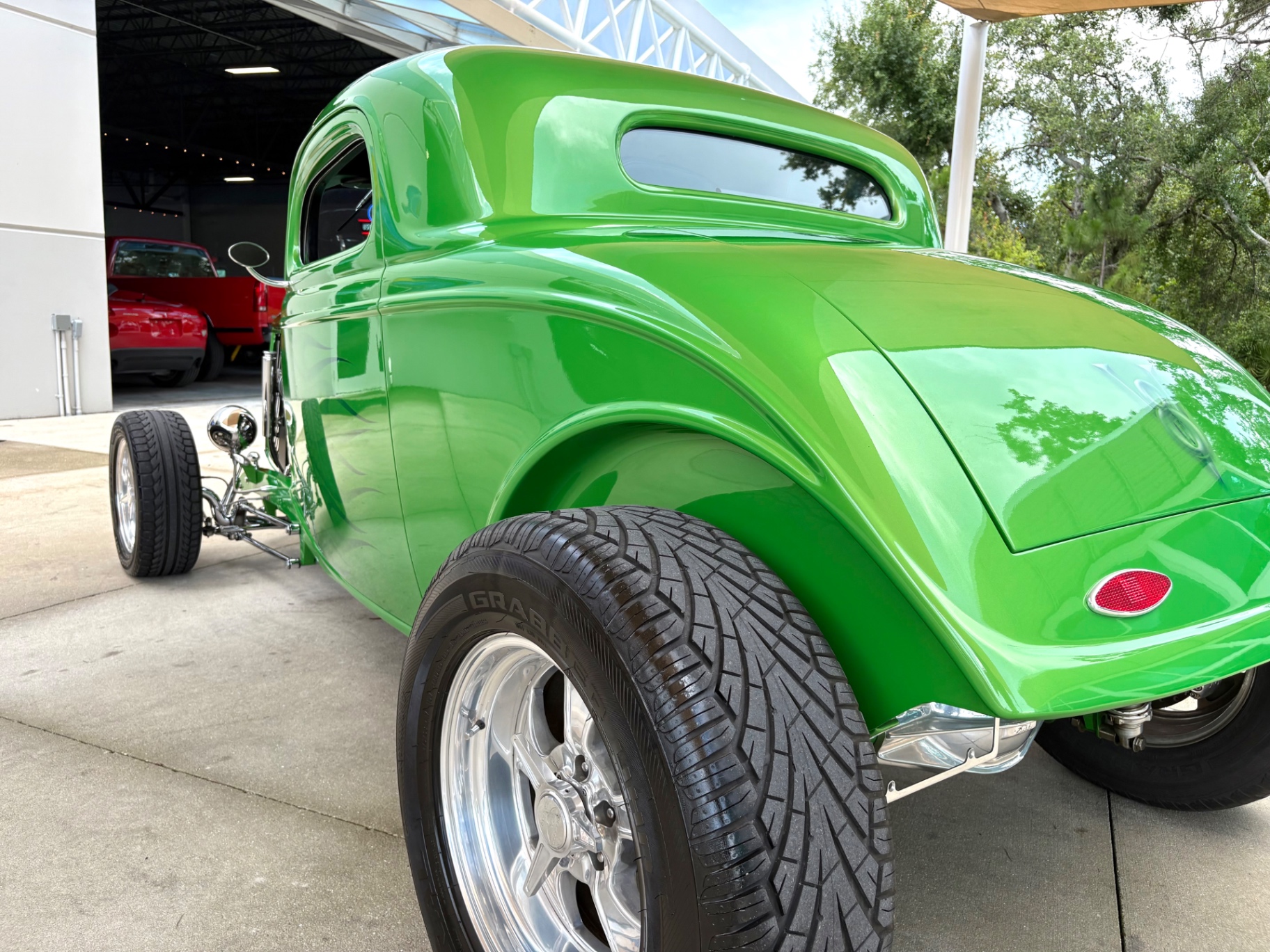 Vehicle photo 13