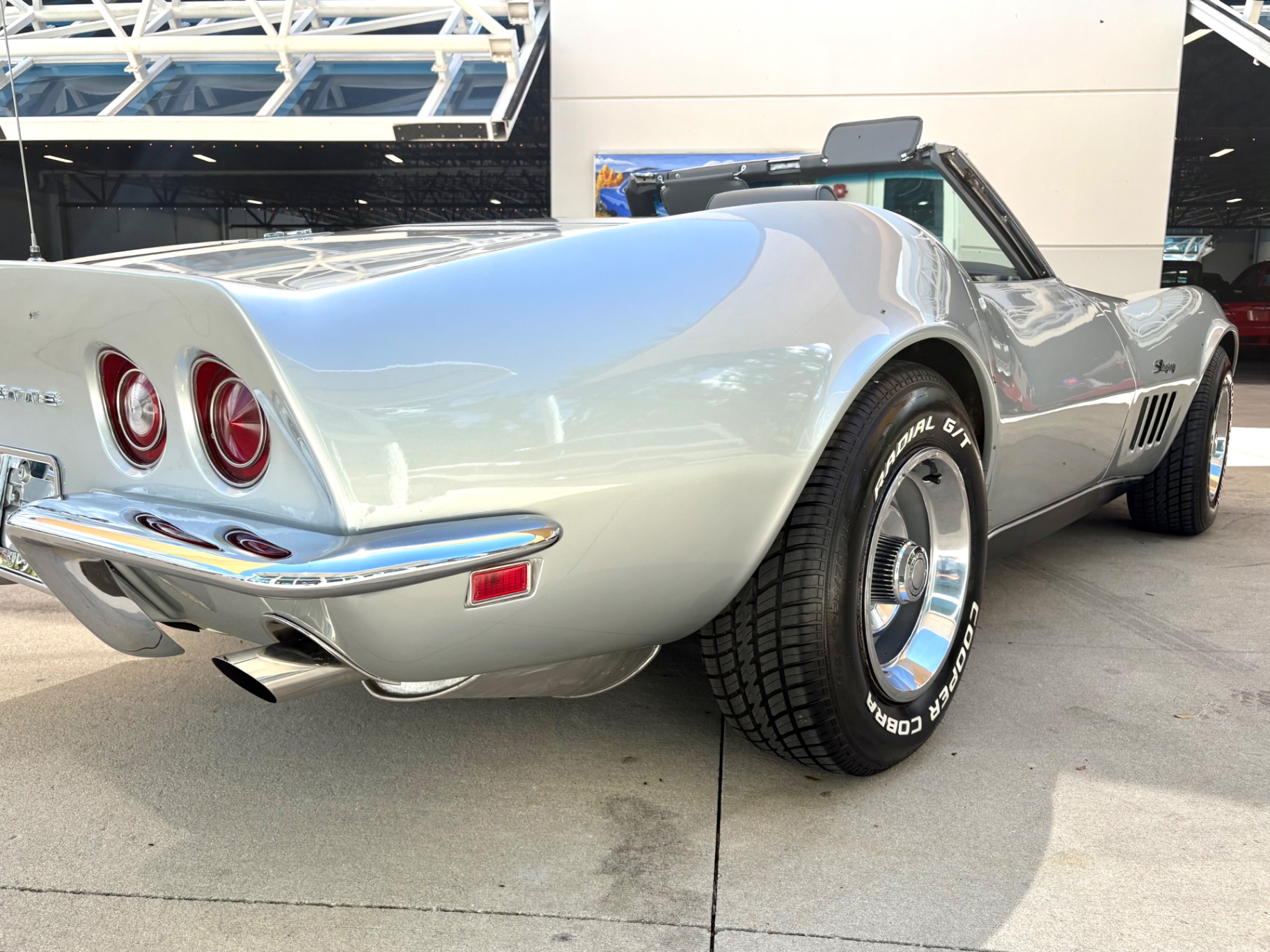 Vehicle photo 15