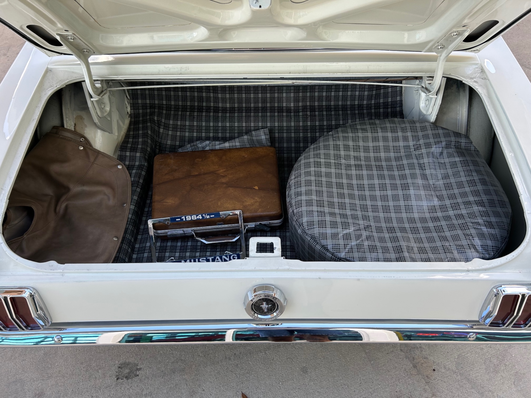 Vehicle photo 7