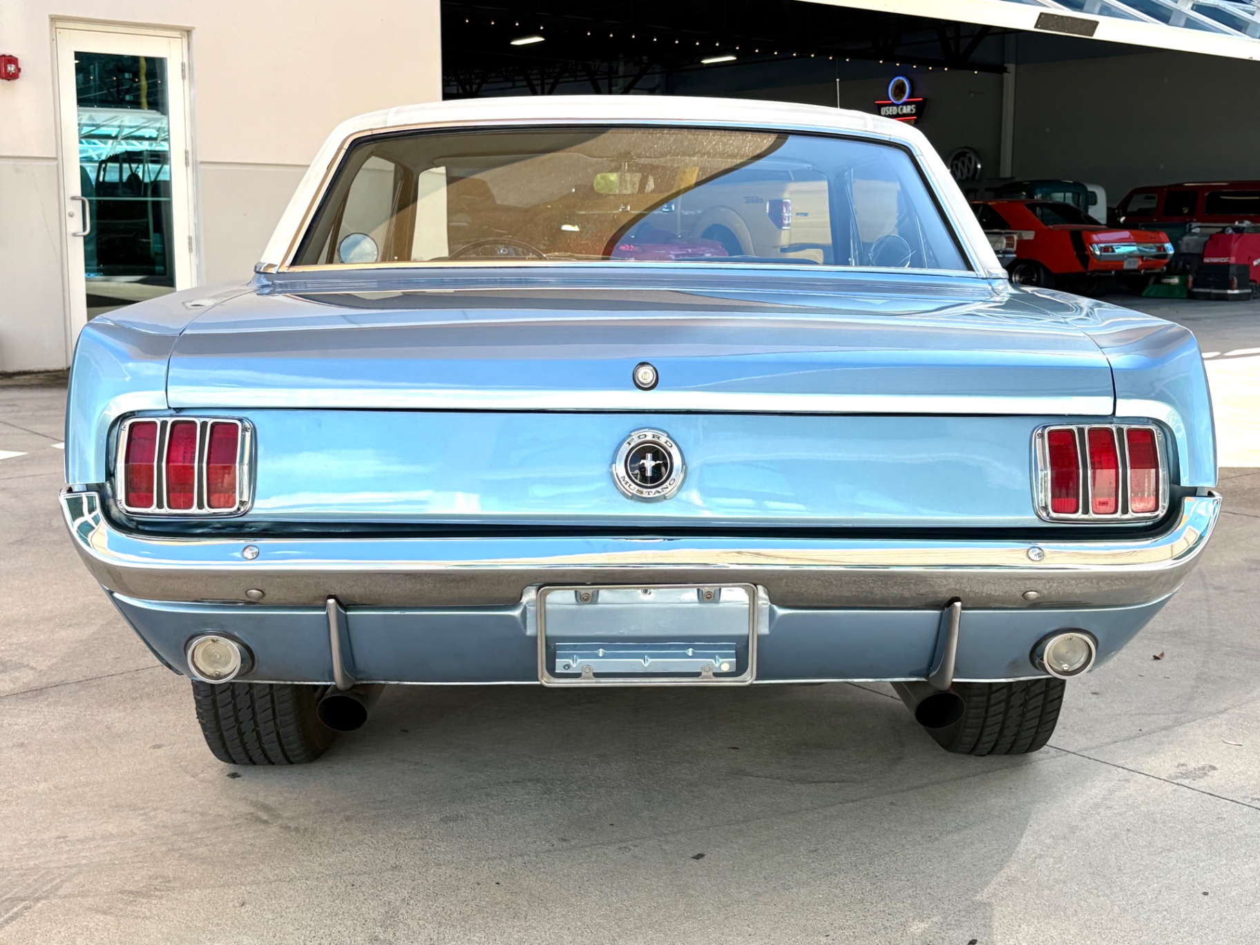 Vehicle photo 7
