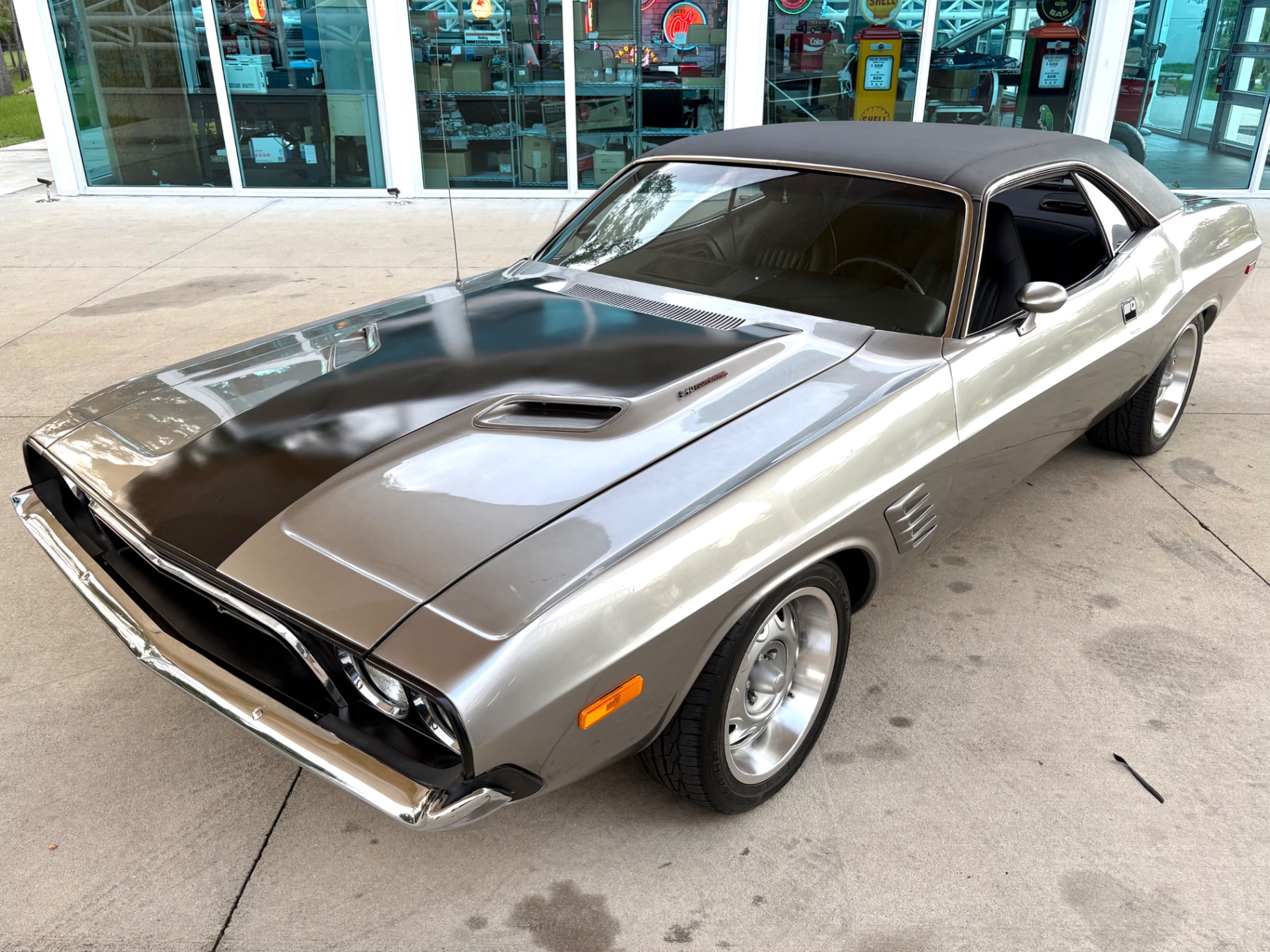Vehicle photo 24