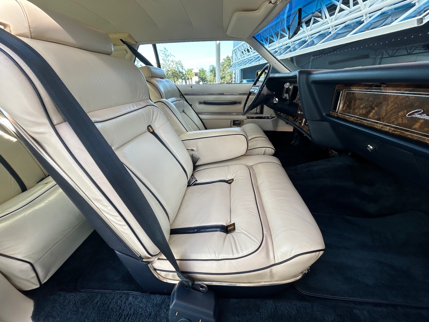Vehicle photo 22