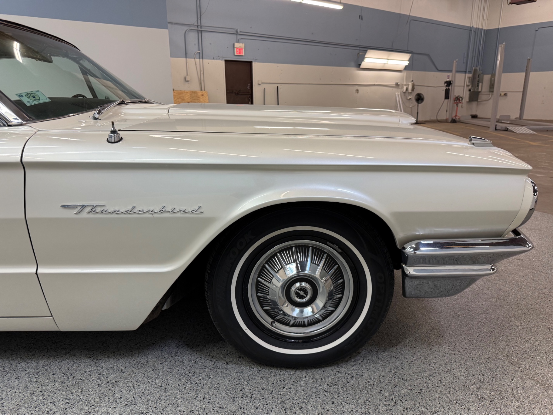 Vehicle photo 19