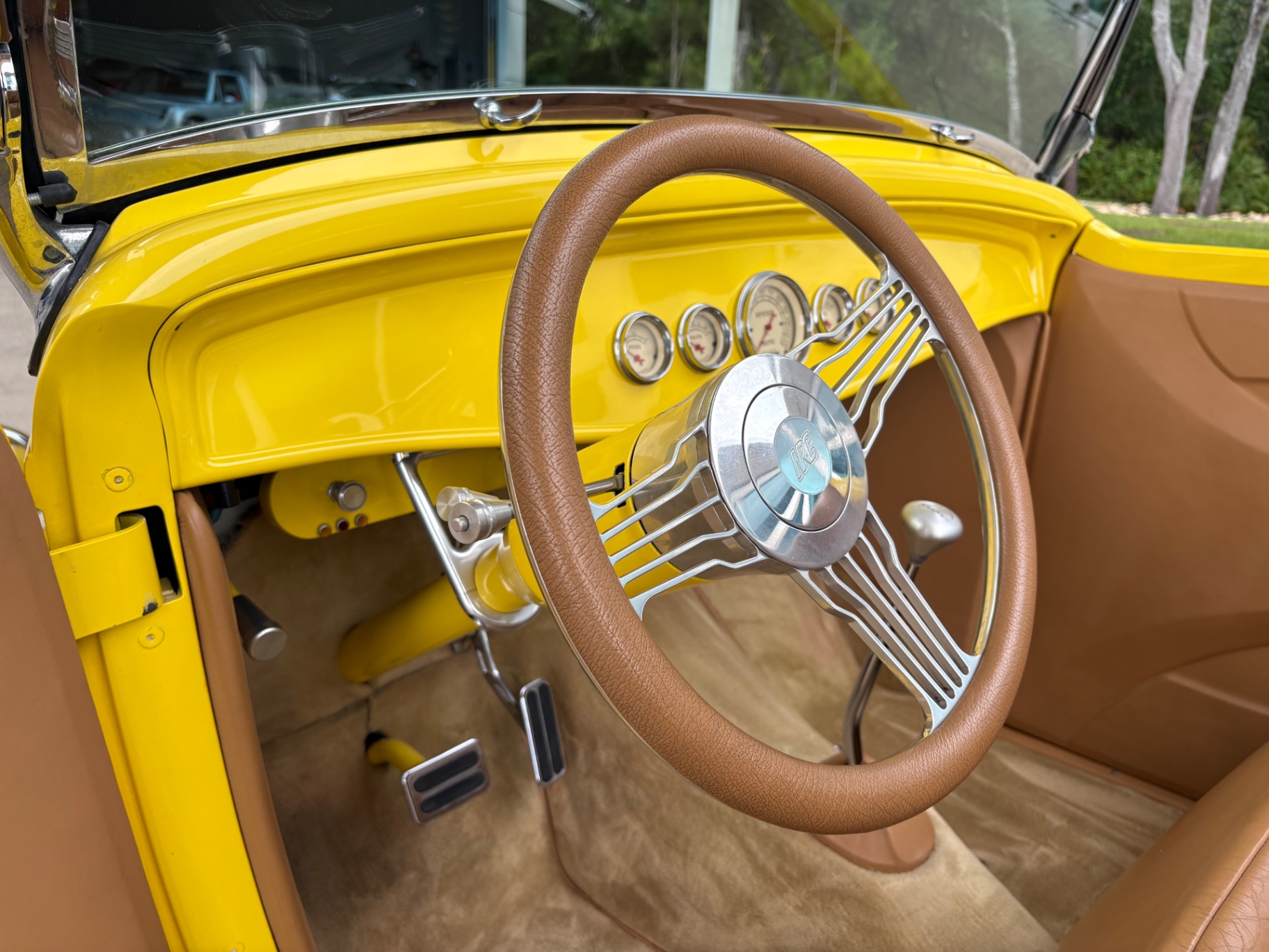 Vehicle photo 35