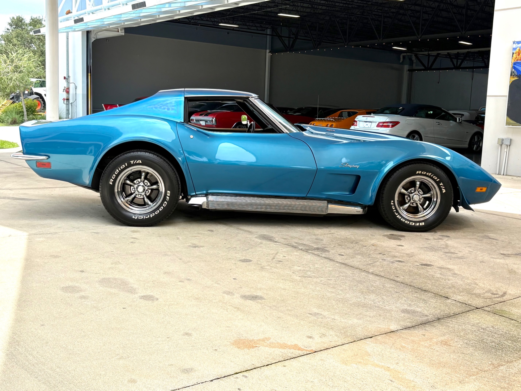 Vehicle photo 5