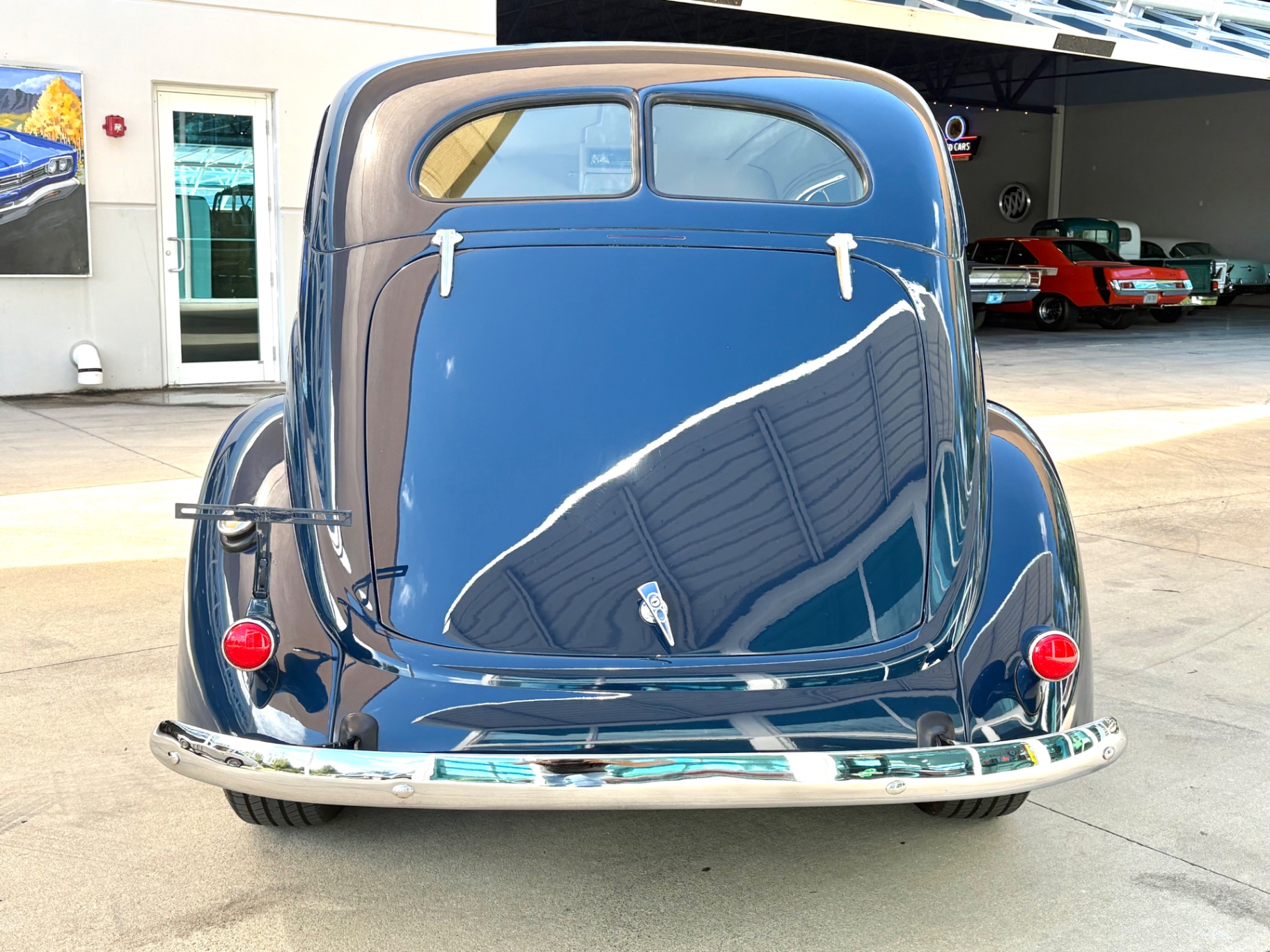 Vehicle photo 6