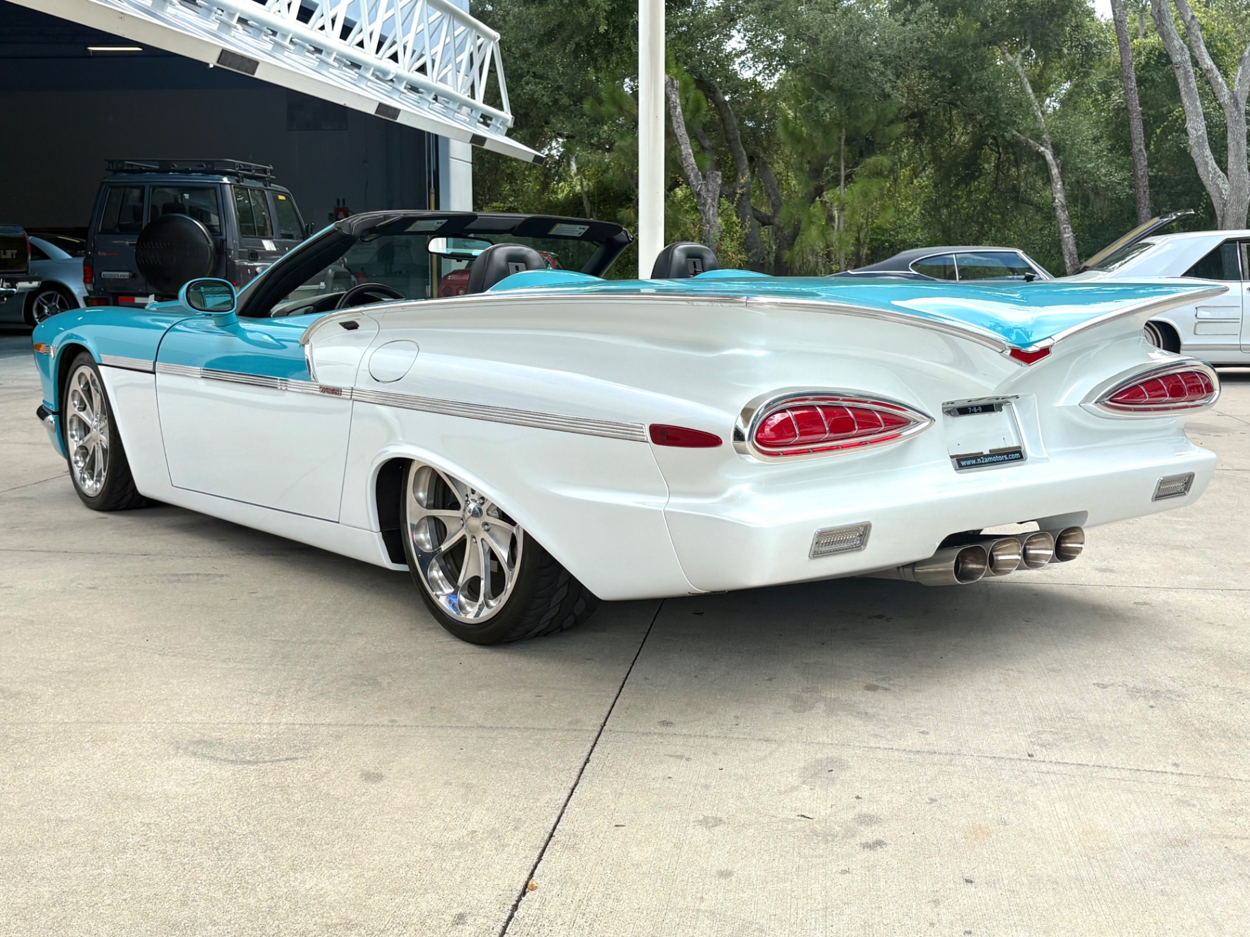 Vehicle photo 9