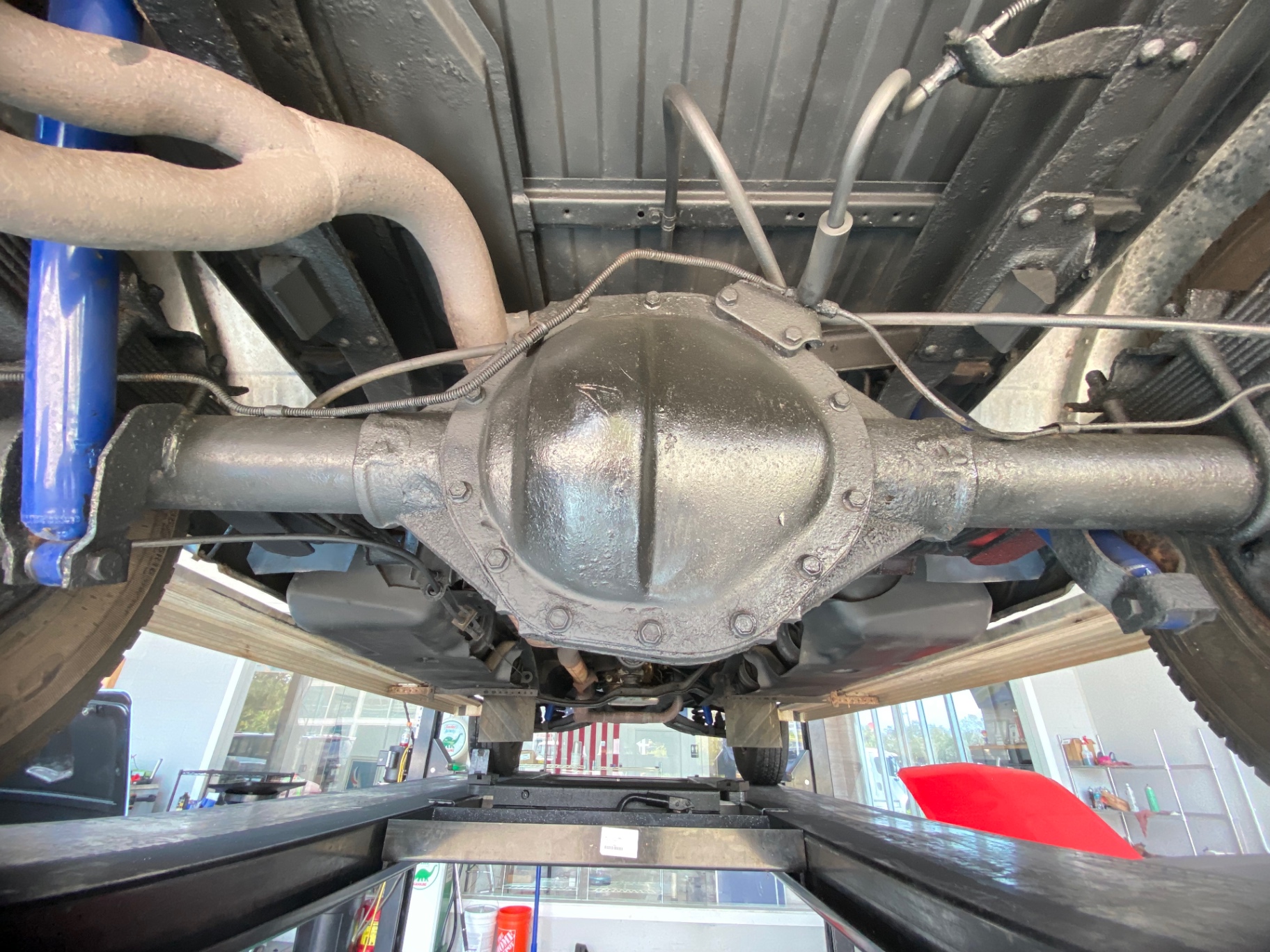 Vehicle photo 25