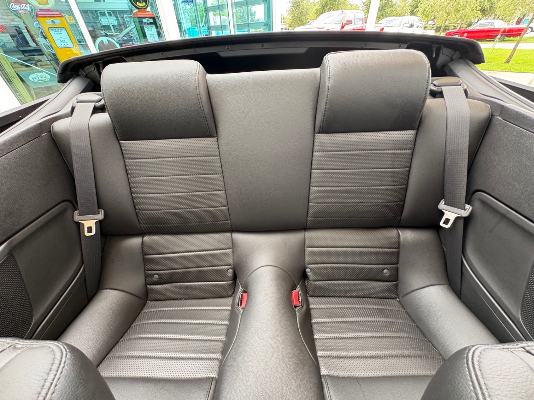 Vehicle photo 43