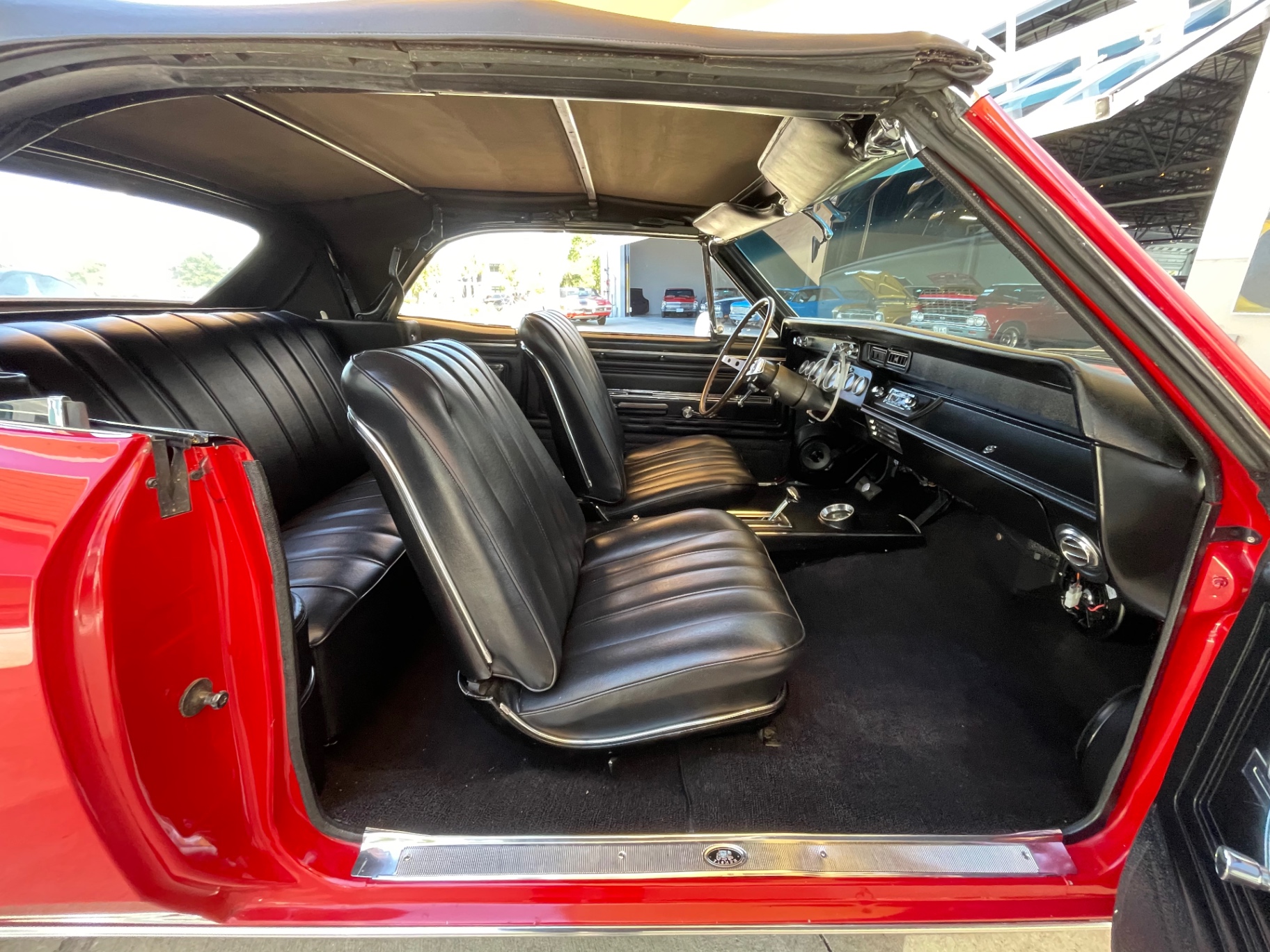 Vehicle photo 33
