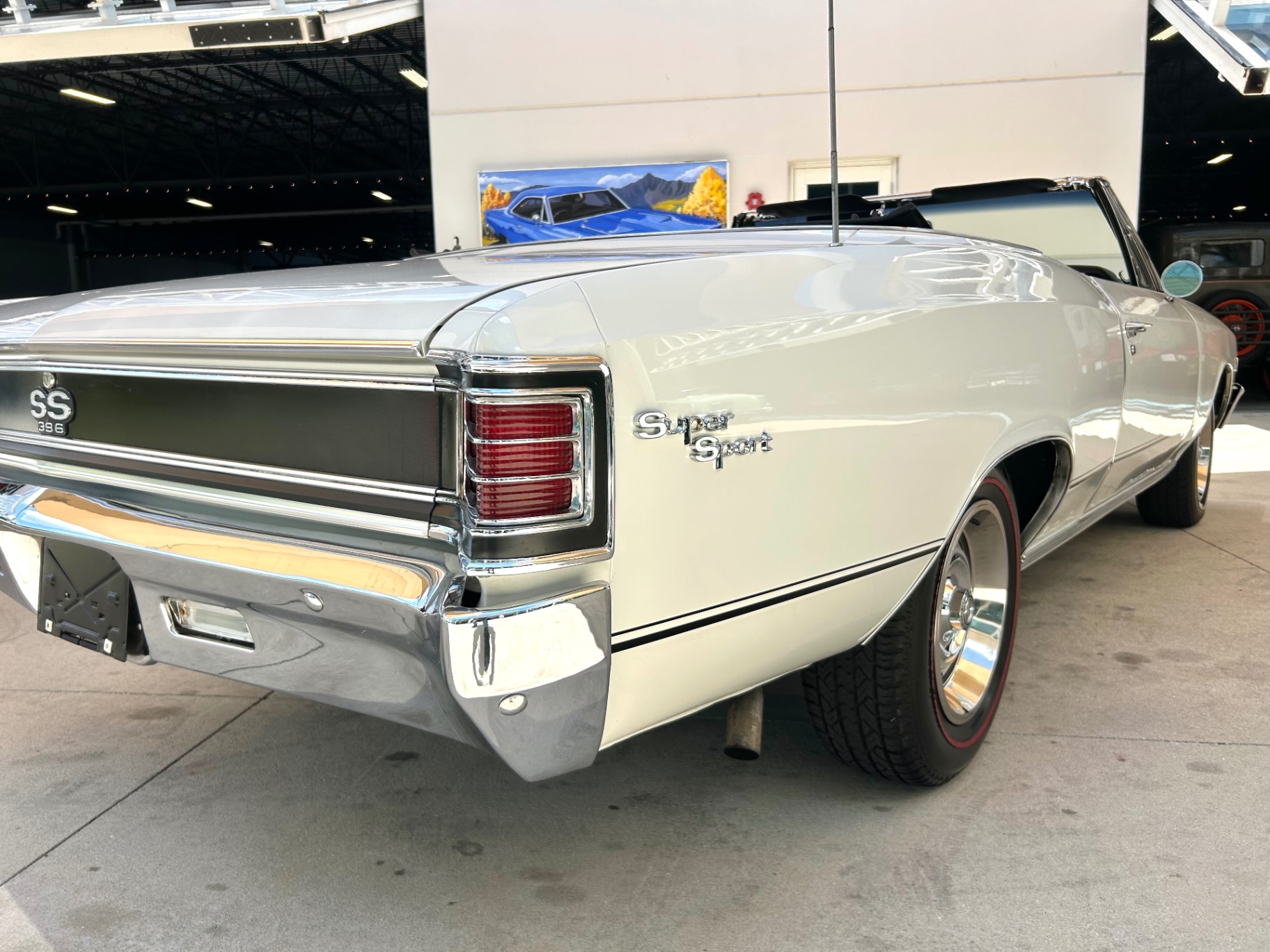 Vehicle photo 17