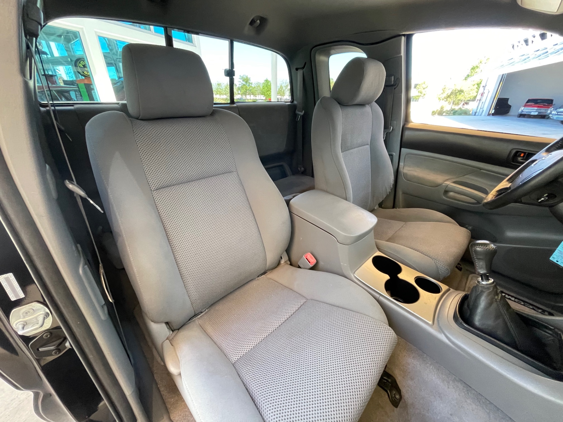 Vehicle photo 36