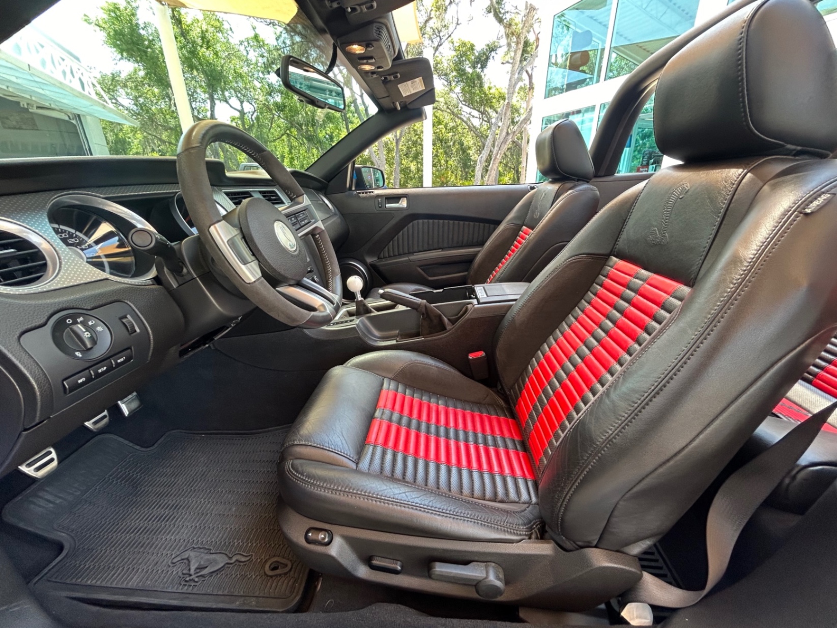 Vehicle photo 46
