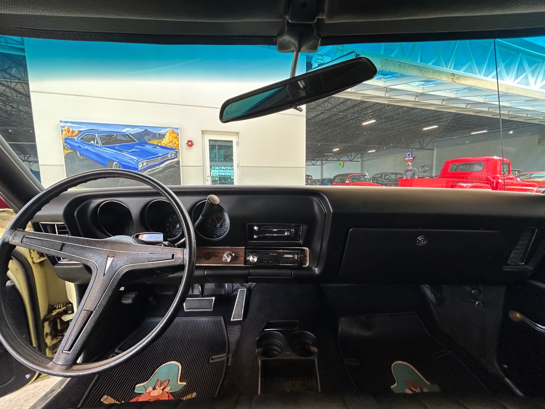 Vehicle photo 22