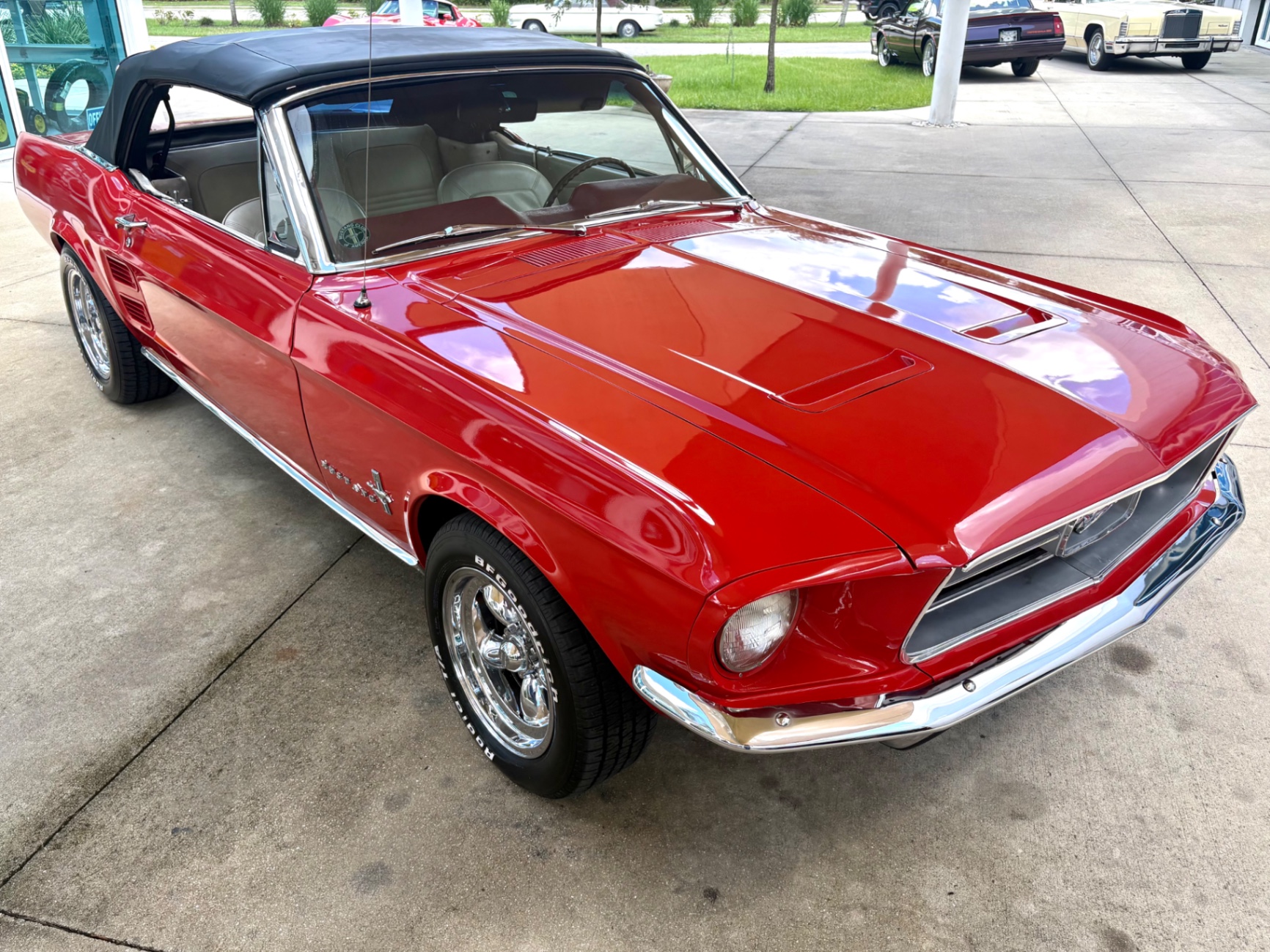 Vehicle photo 20