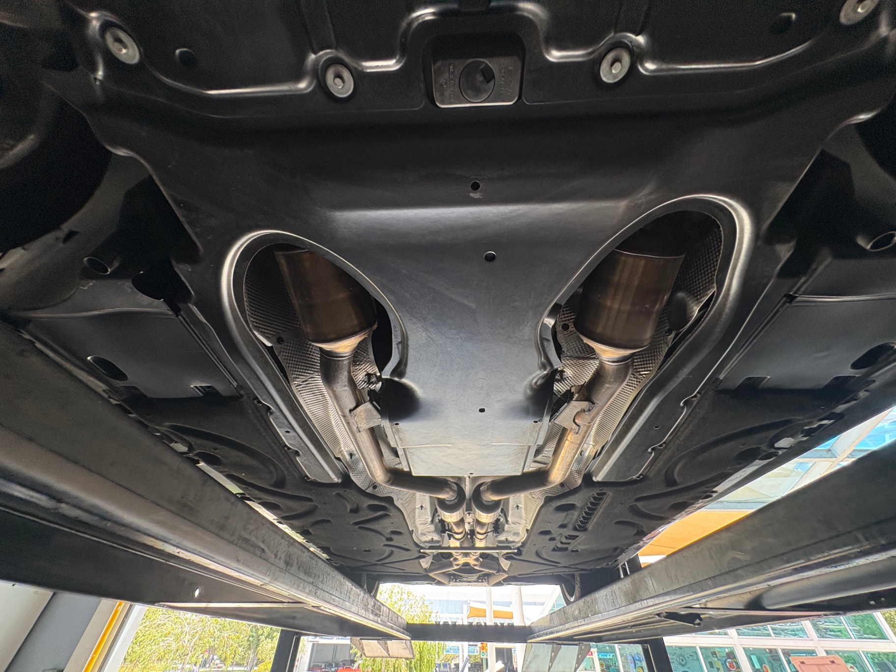 Vehicle photo 52